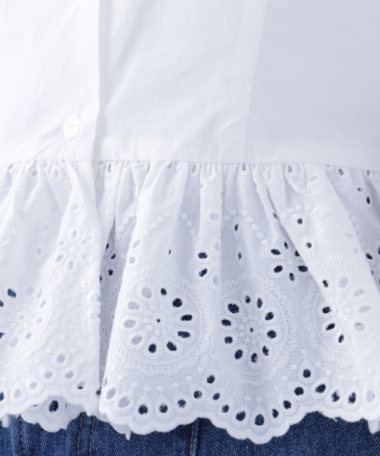 エンブロイダリーフリルブラウス