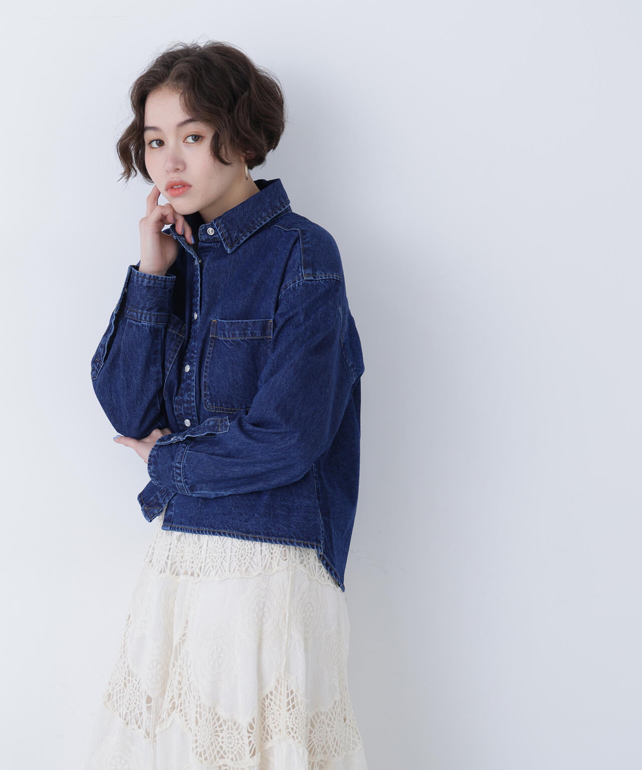 クロップドデニムシャツ