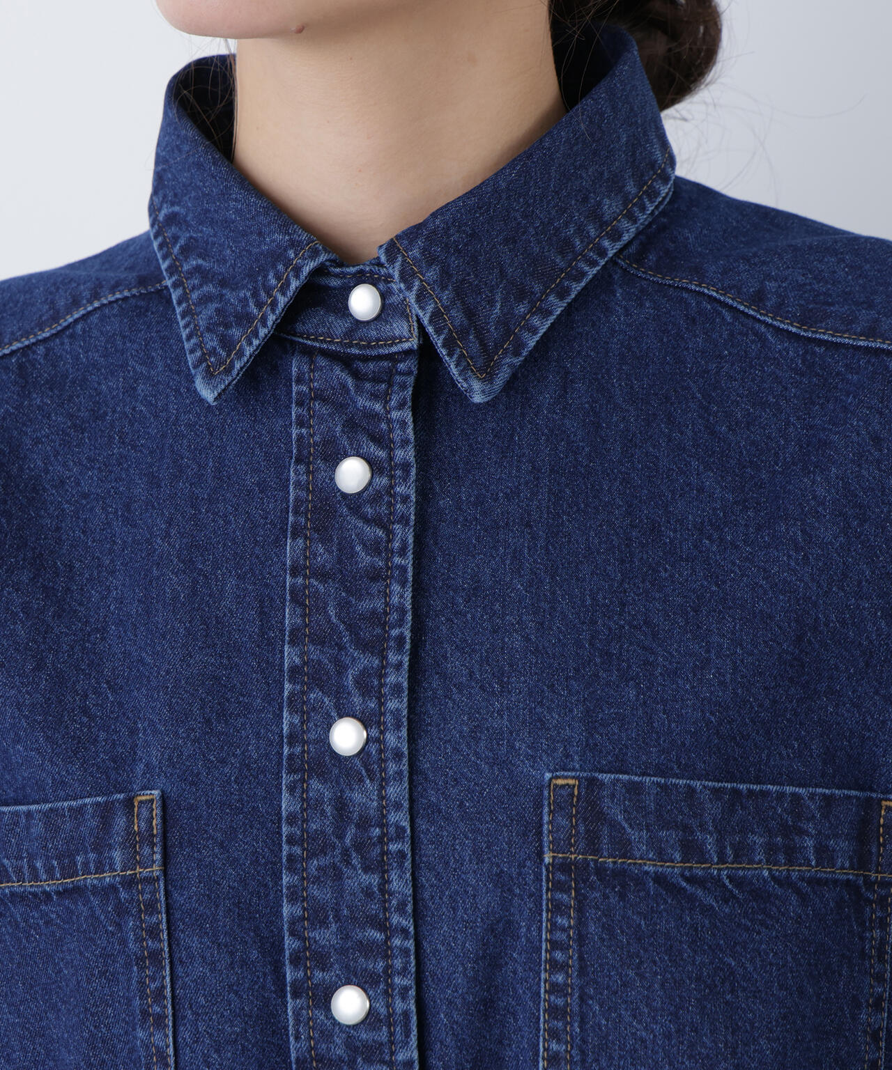 クロップドデニムシャツ
