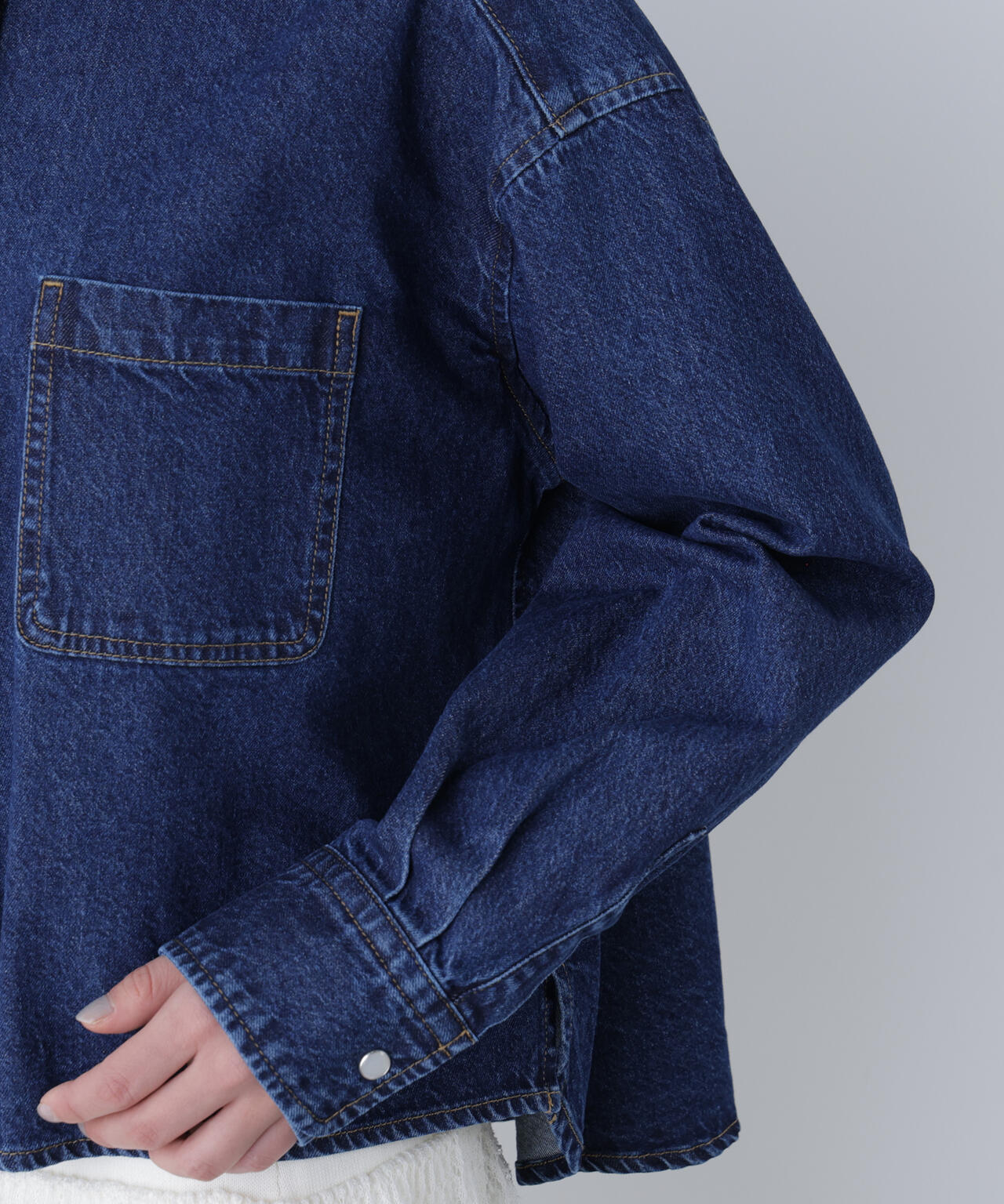 クロップドデニムシャツ