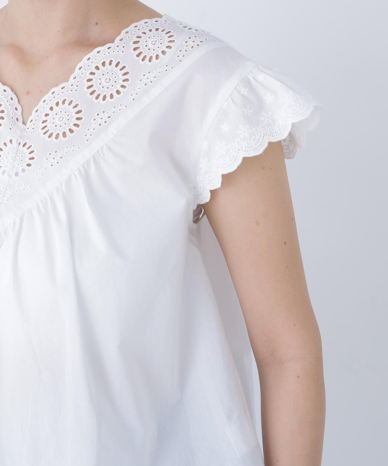 165cm B:81 W:55 H:87 着用サイズ：FR