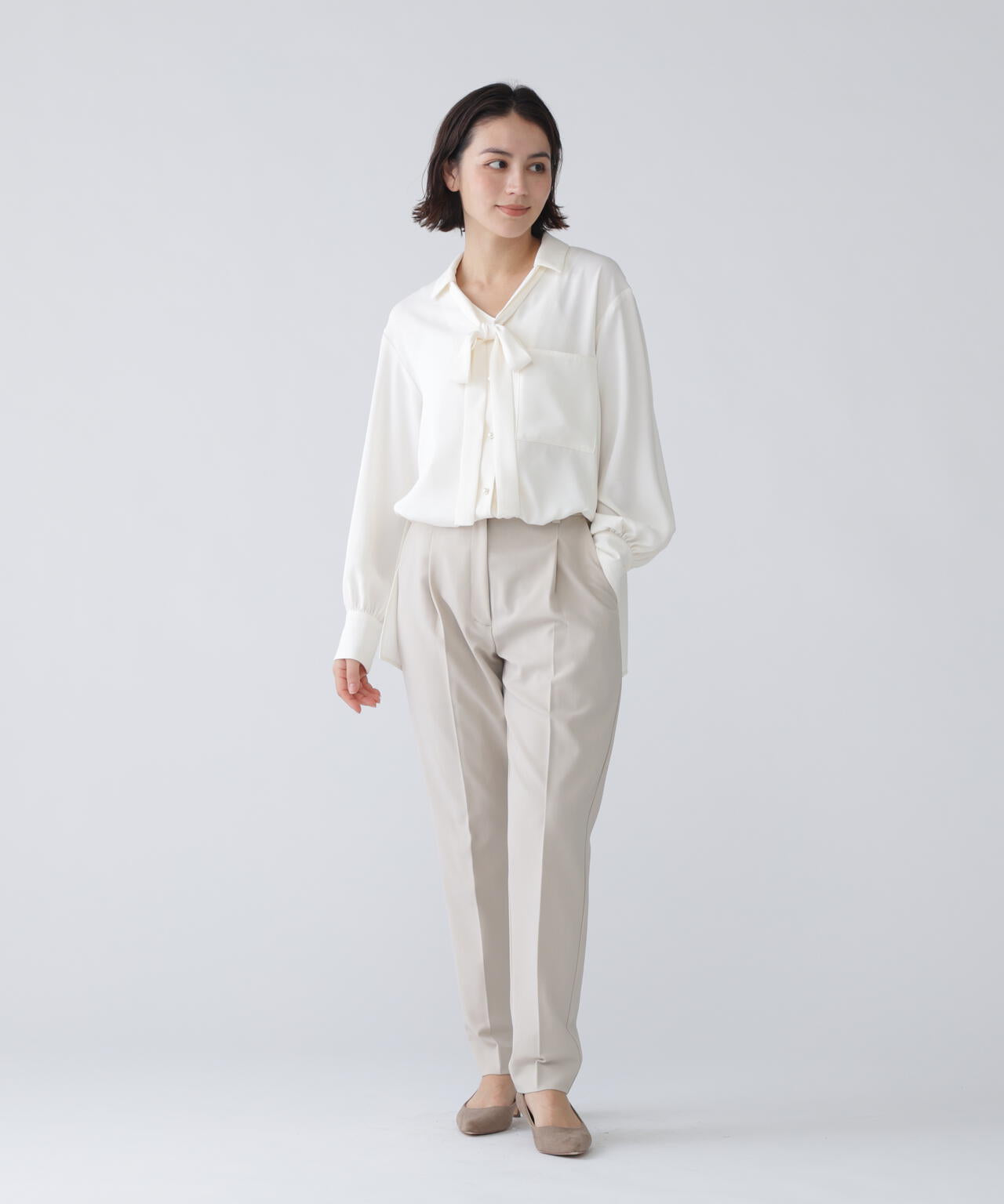 【365ユーティリティ】“みんなの声をカタチにした”速乾2WAYパールボタンボウブラウス