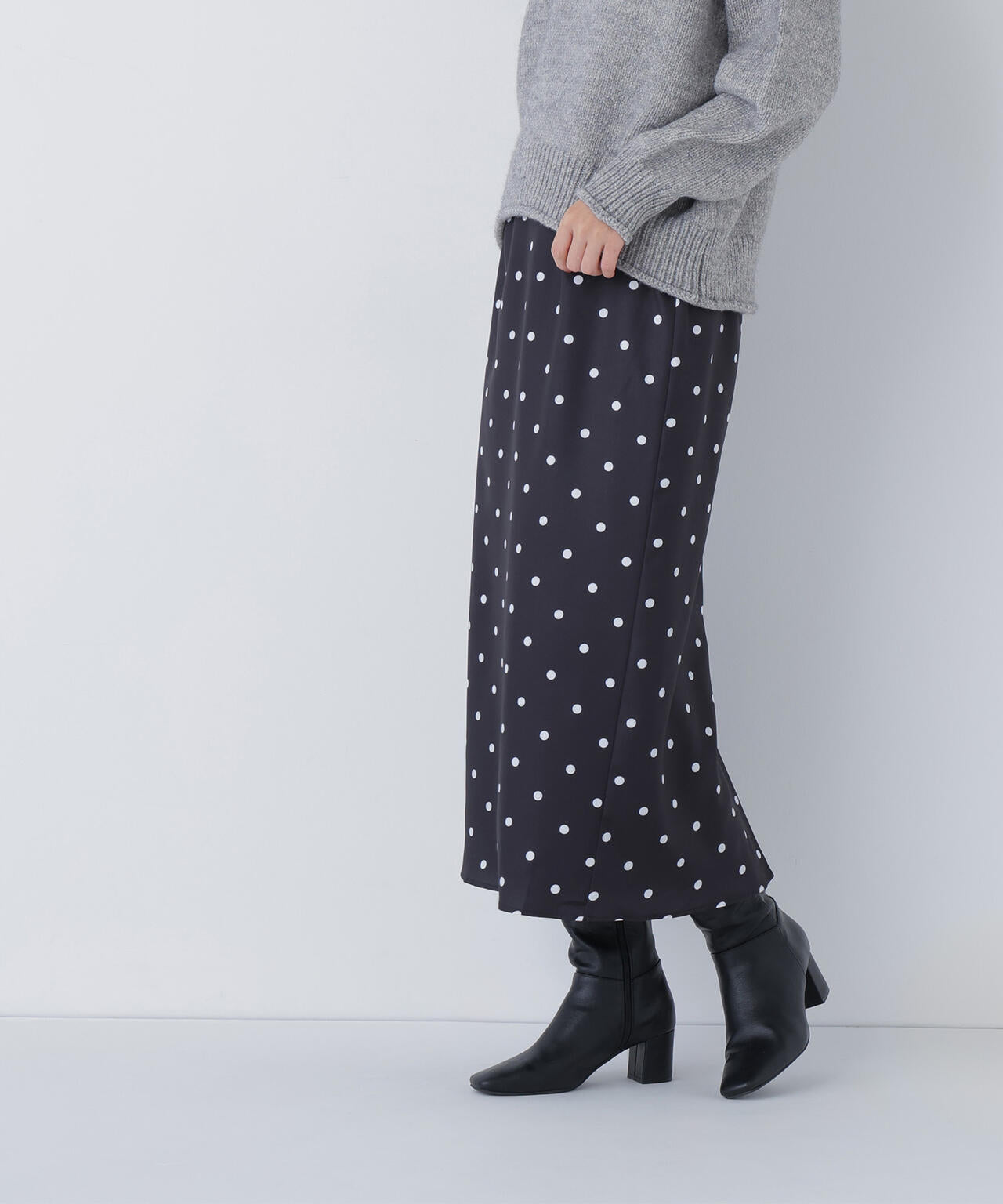 【有楽町マルイ・mix.tokyo 限定カラー：ブラウンベース】ドットサテンタイトスカート