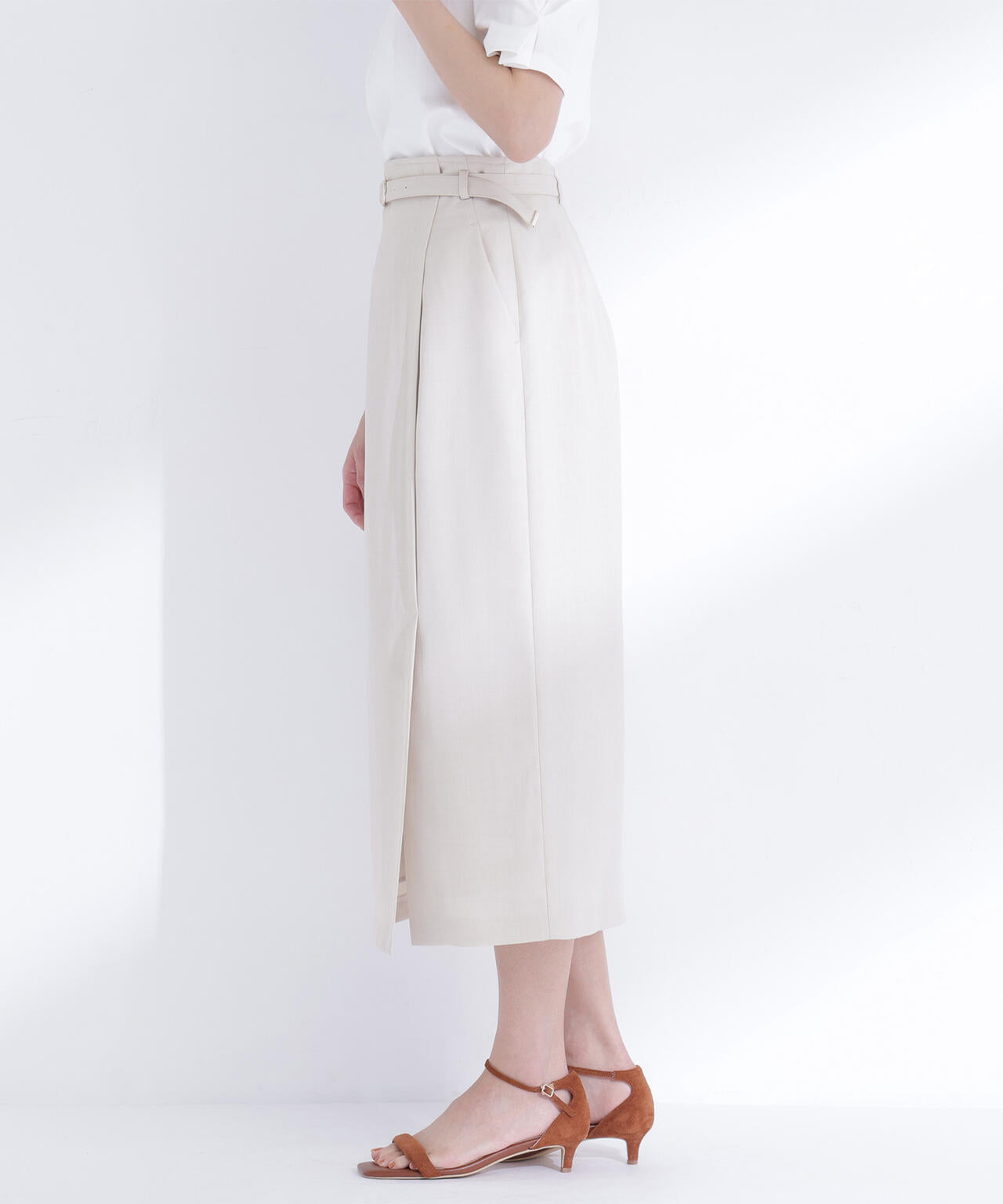 ベルテッドナロースカート