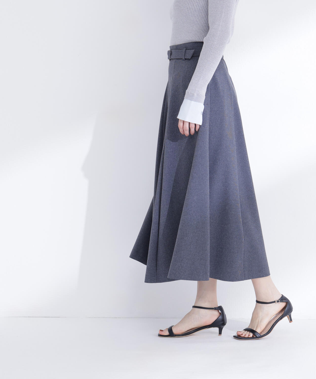 メタルバックルフレアスカート