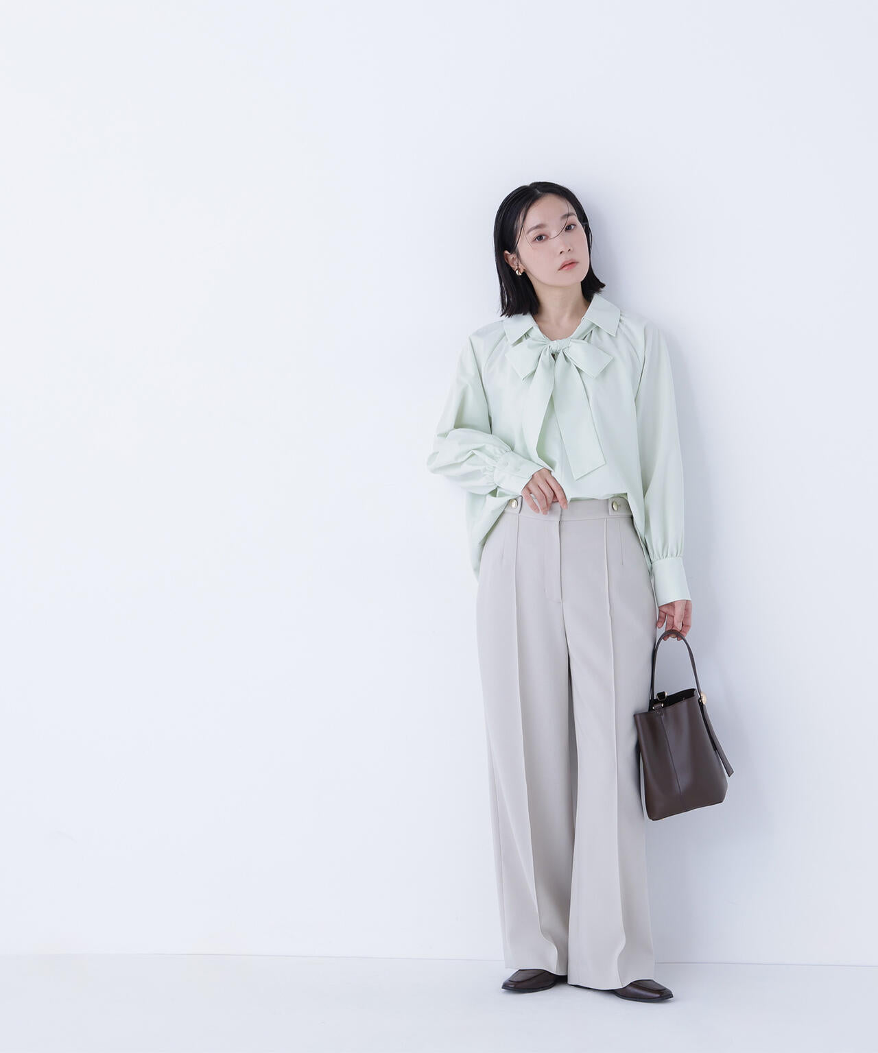 ゴールドボタンワイドパンツ