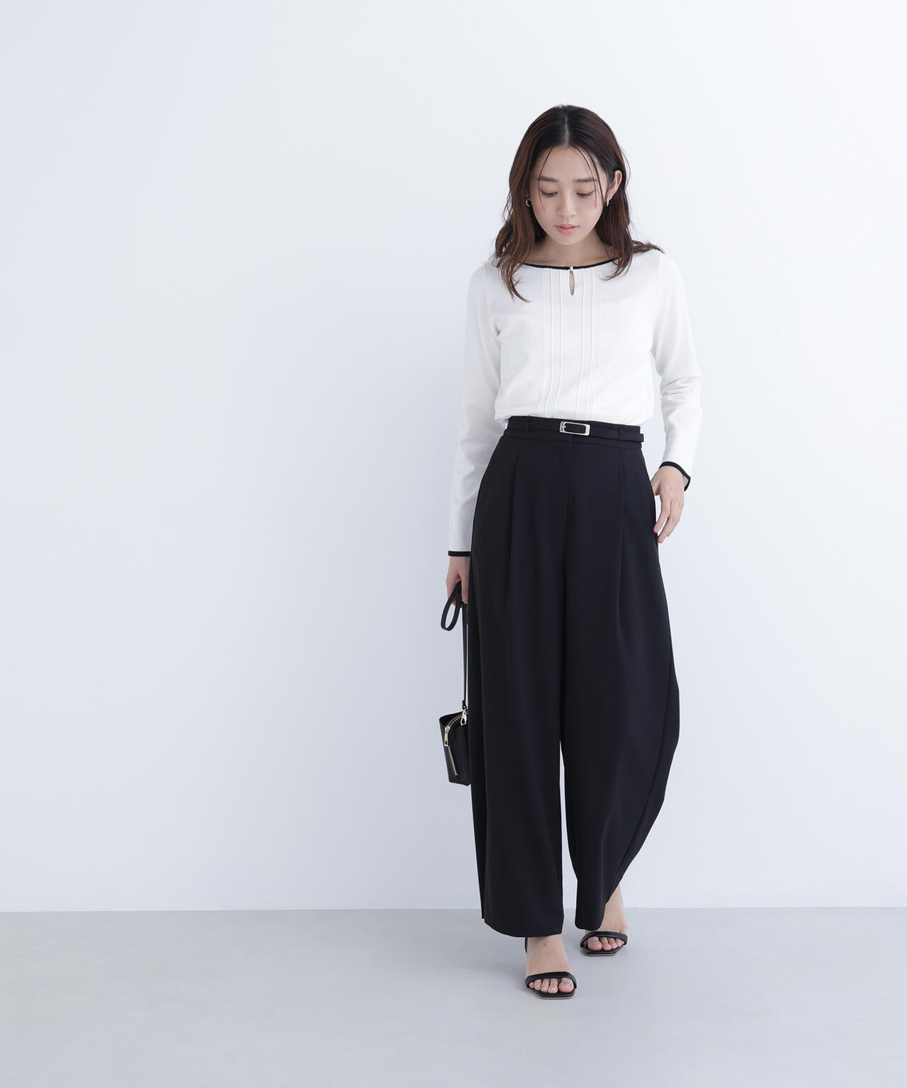 ベルテッドタックワイドパンツ