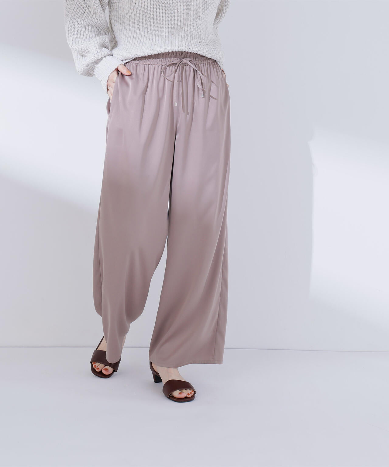 サテンイージーパンツ