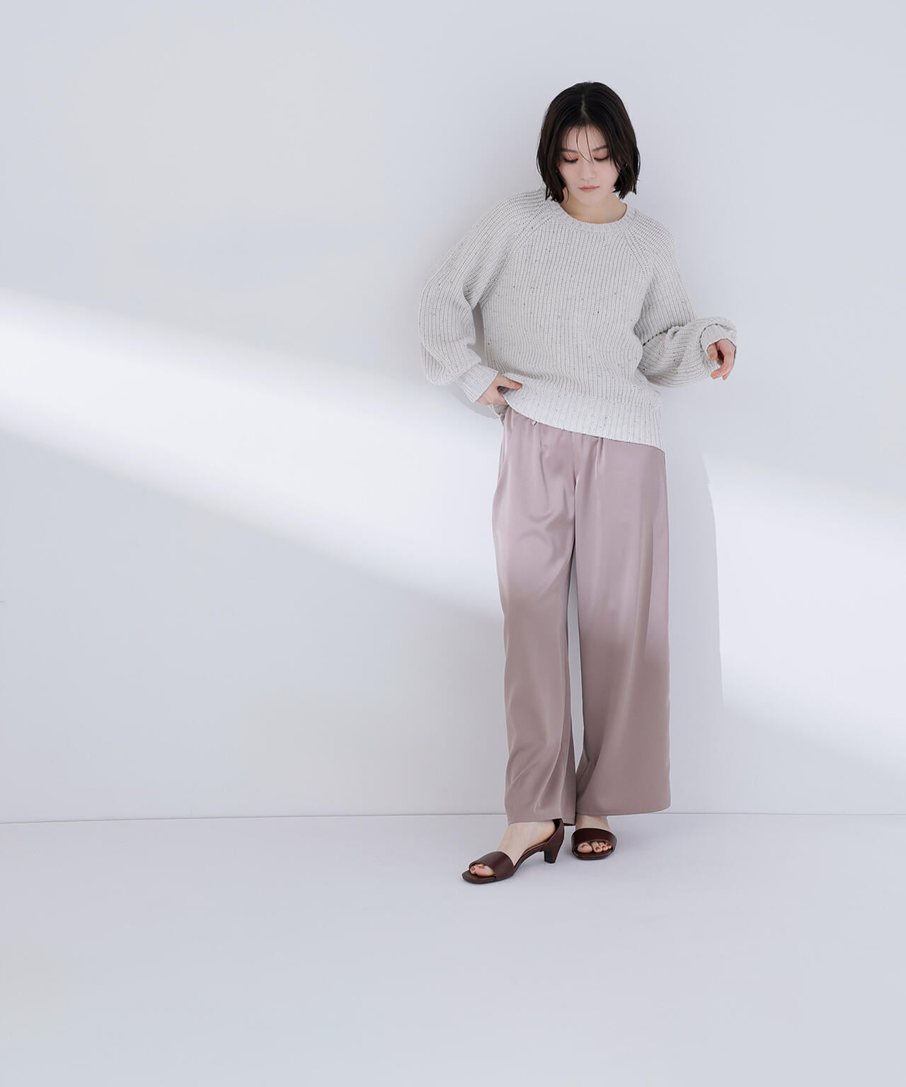 サテンイージーパンツ