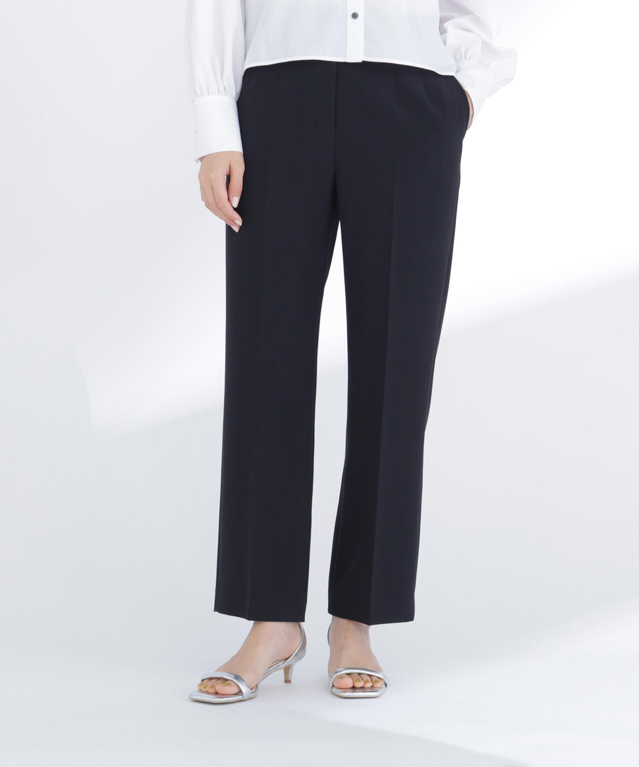 スタイルアップストレートパンツ