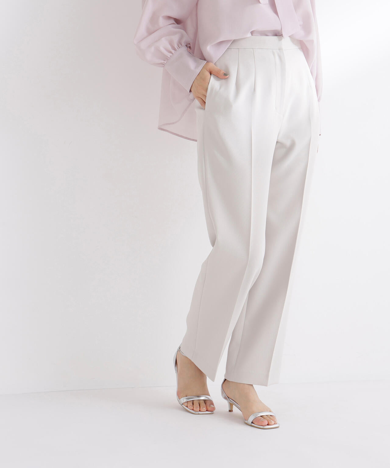 スタイルアップストレートパンツ