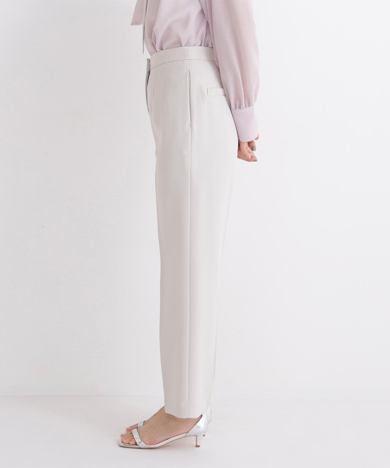 スタイルアップストレートパンツ