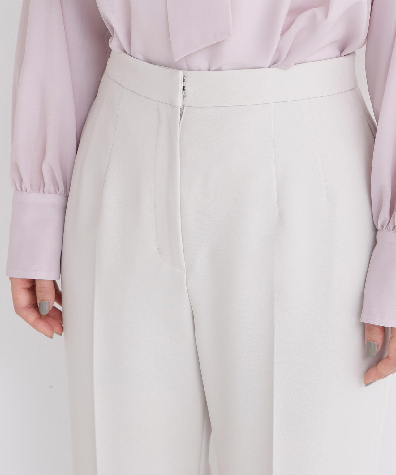 スタイルアップストレートパンツ