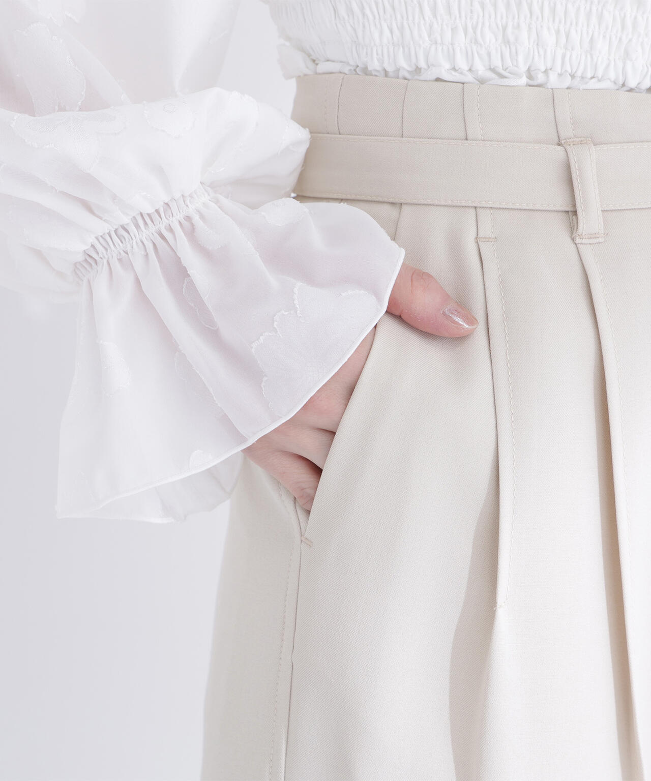 タックステッチベルテッドパンツ