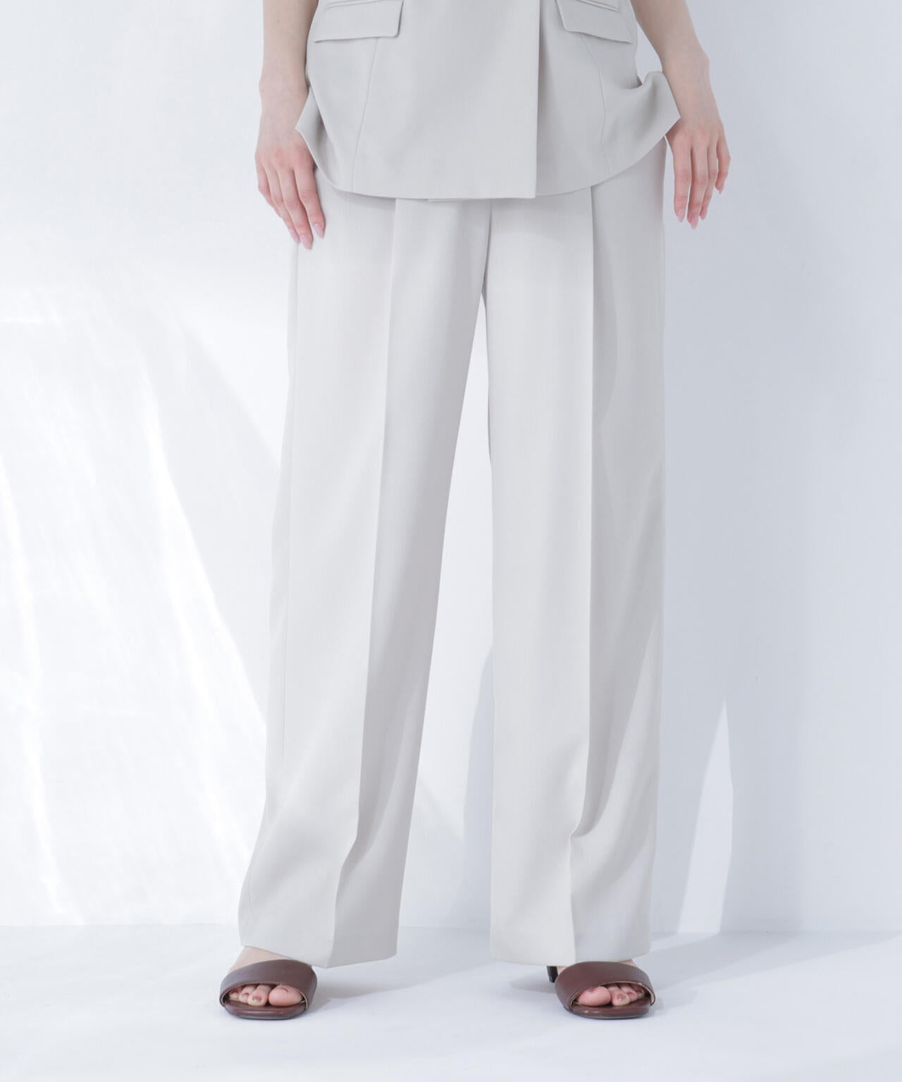 新品未使用 NBB WEEKEND ホワイト スリムフィットパンツ サイズ1 スタイルアップ SETUP ワンタックワイドパンツ | NATURAL BEAUTY BASIC