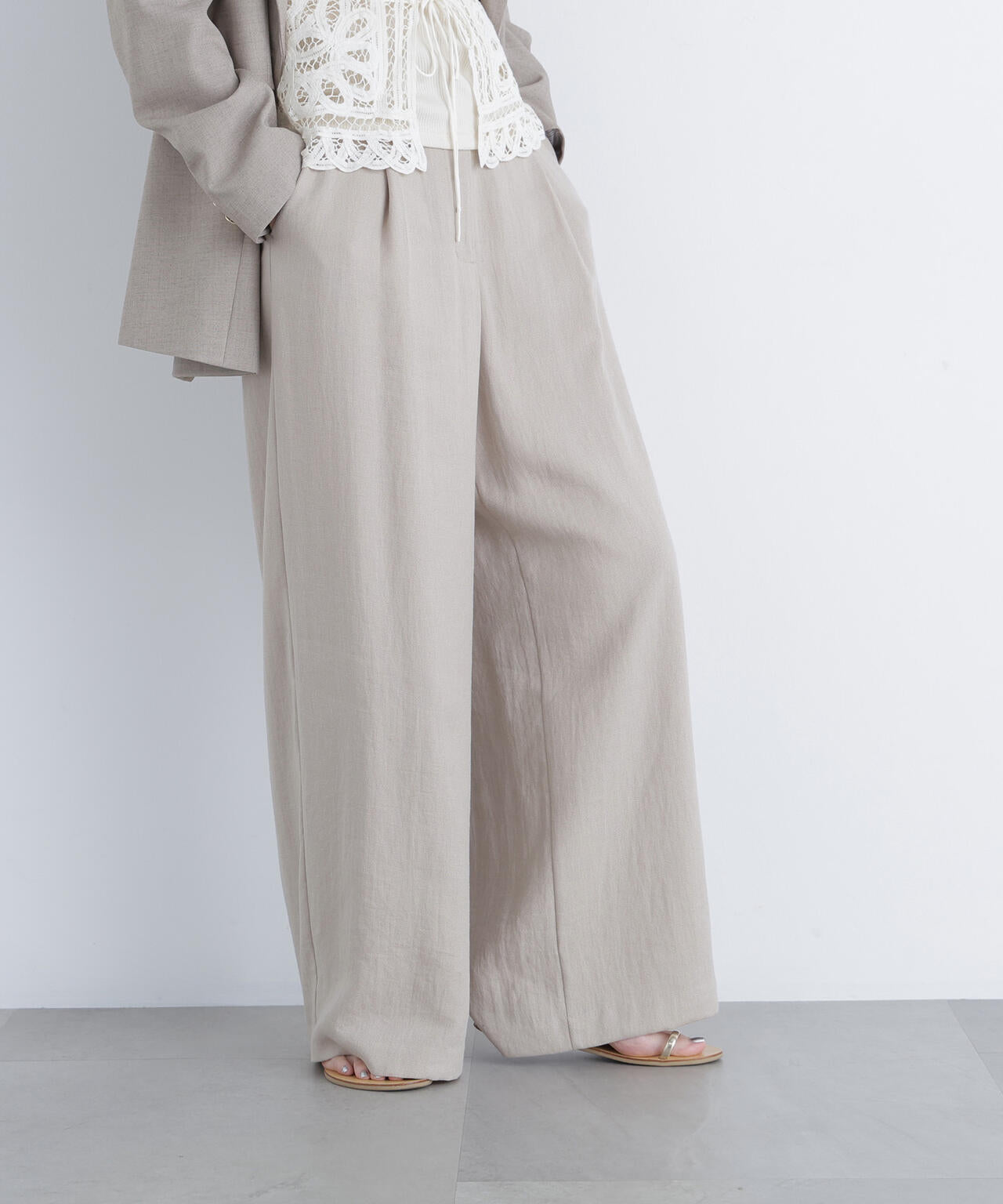 シンチバックワイドパンツ