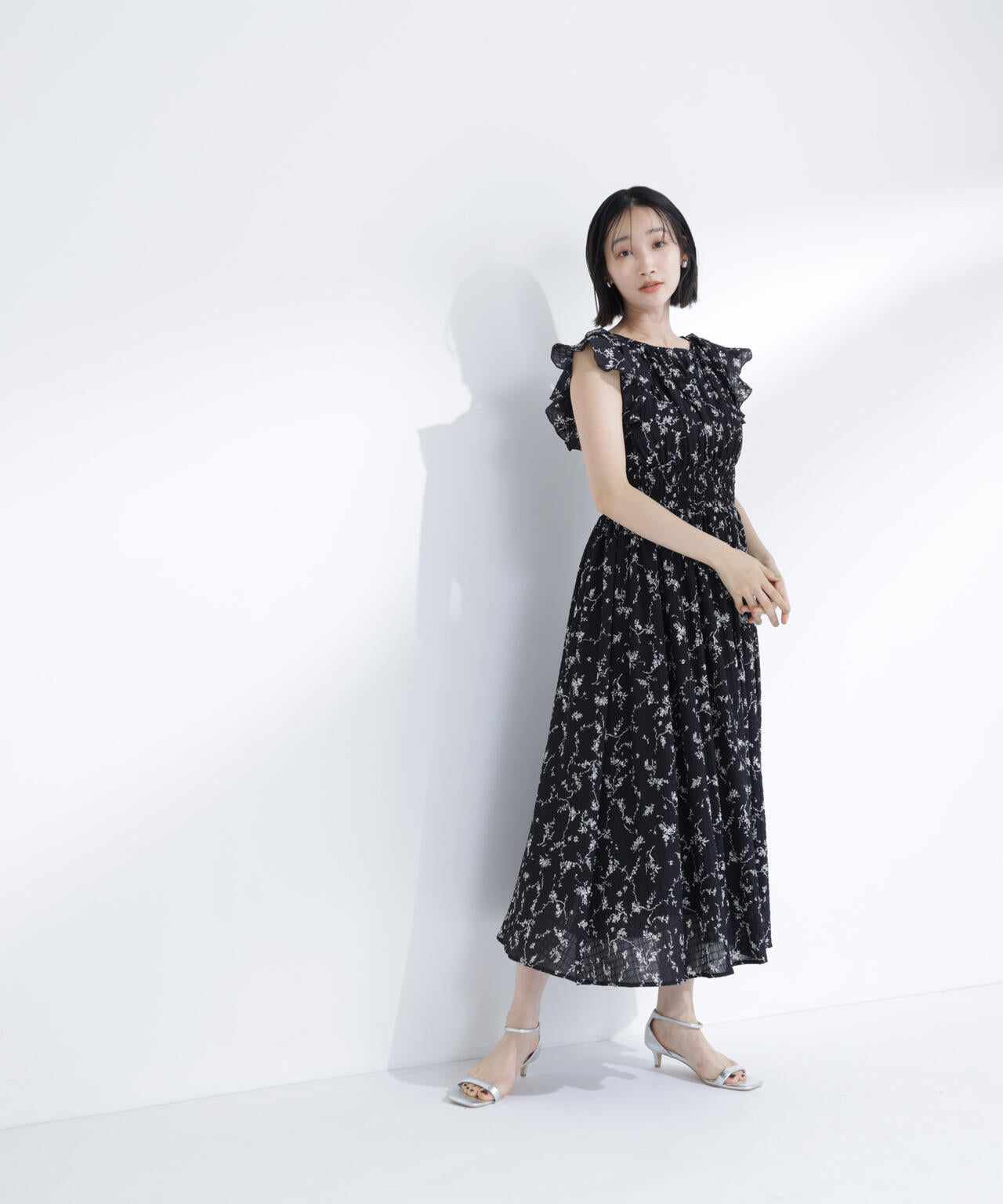 身長165　B:80 W:59 / H:85 / S:23.5 着用サイズ：M