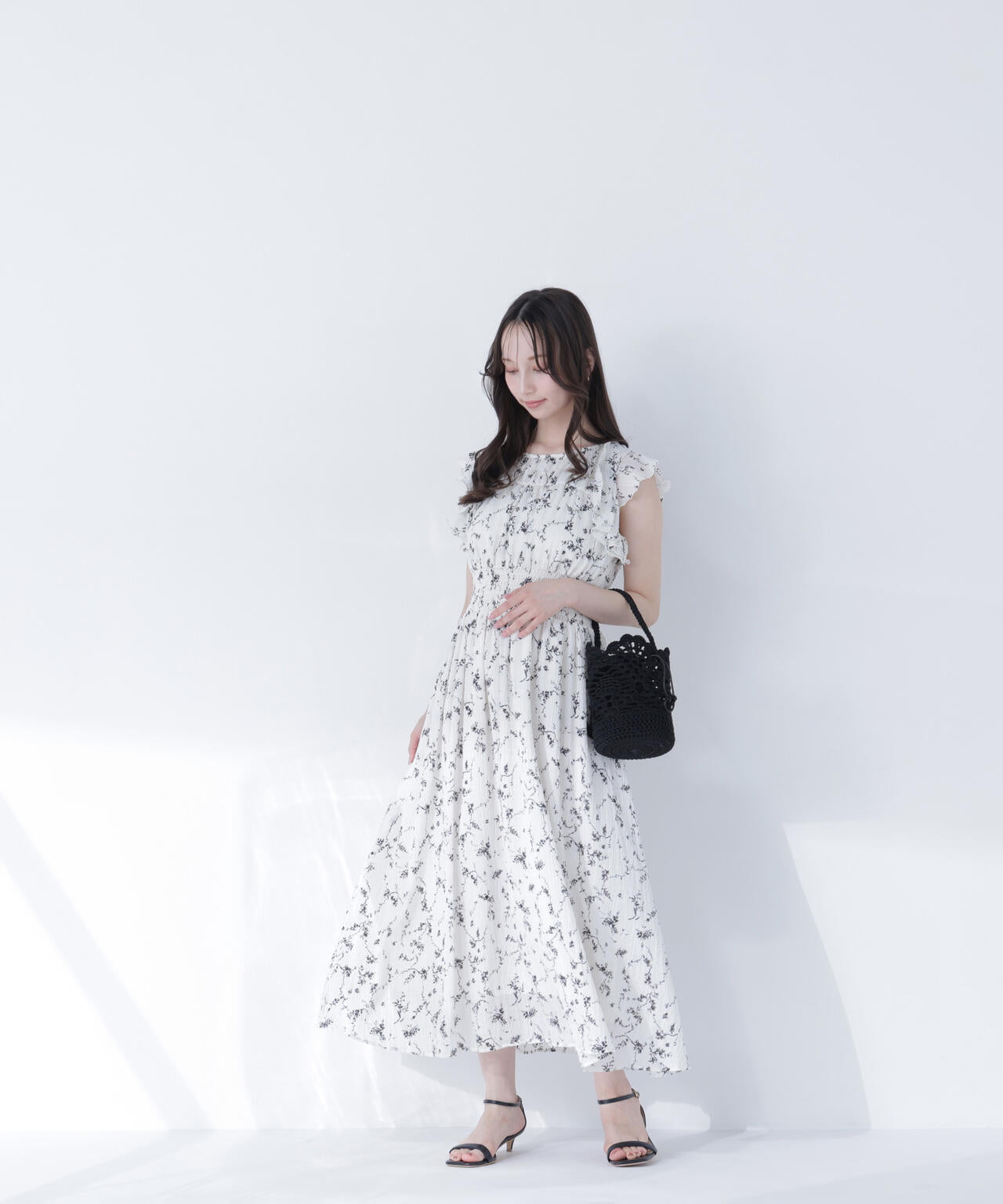 ebure　ロングワンピース36白フラワープリント 新品 TO BE CHIC フラワープリント袖フリルワンピース 40 白黑 46440円