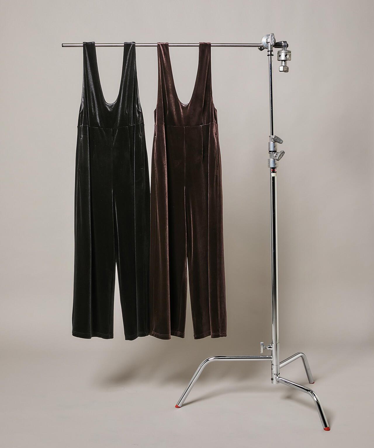 Vネックベロアサロペット