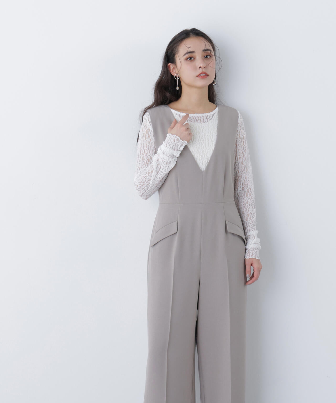 Vネックオールインワン