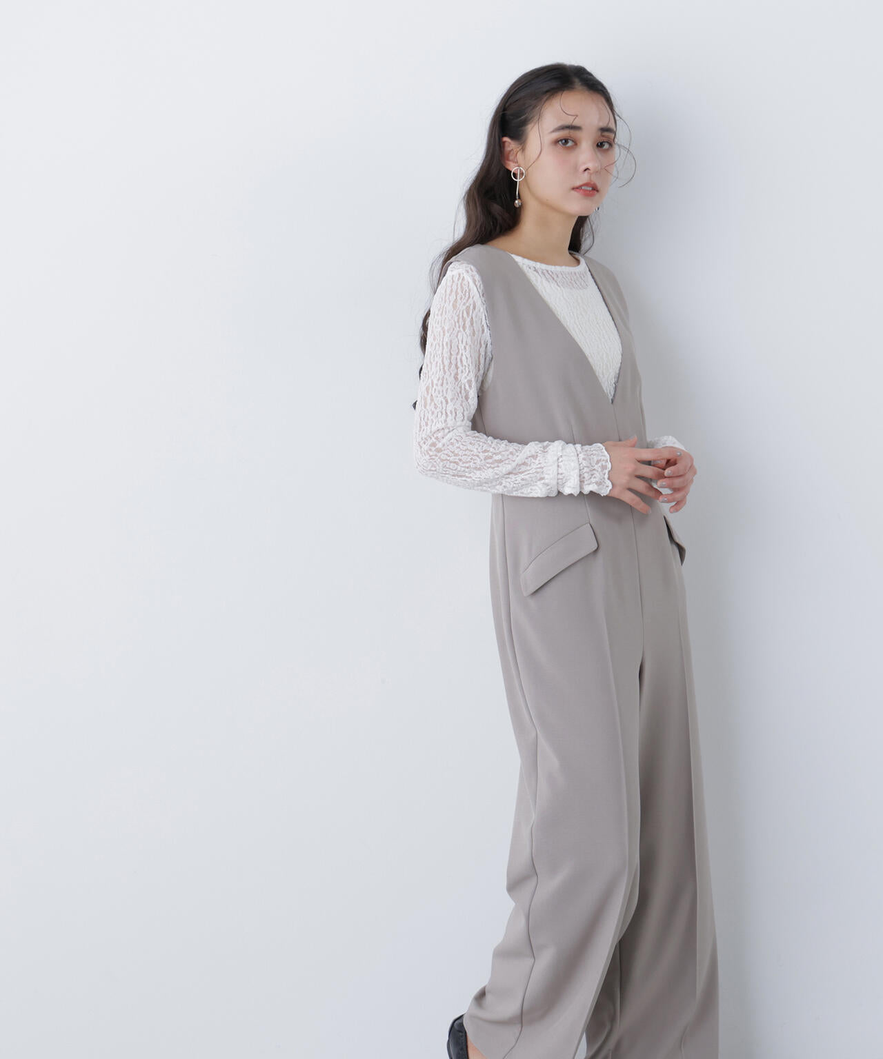 Vネックオールインワン