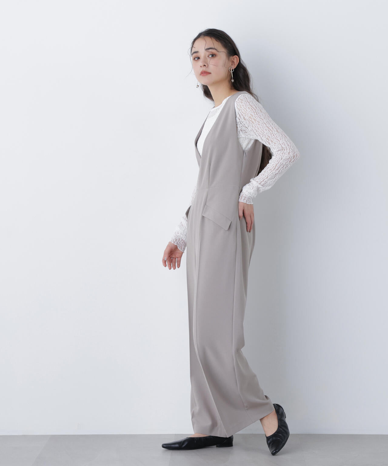 Vネックオールインワン