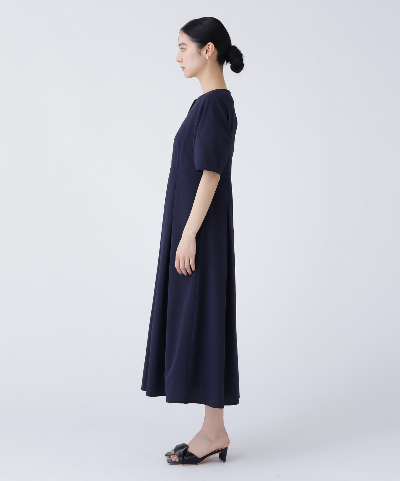 168cm B81cm W60cm H89cm 着用サイズ：M