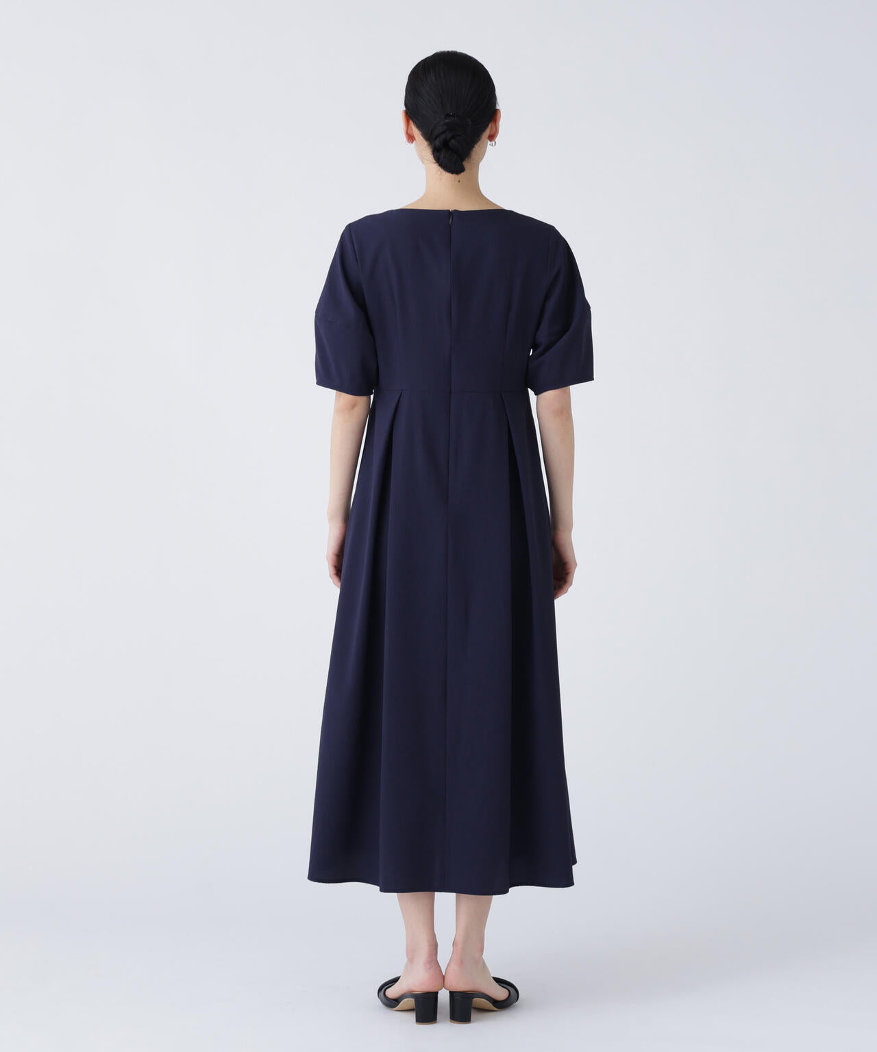 168cm B81cm W60cm H89cm 着用サイズ：M