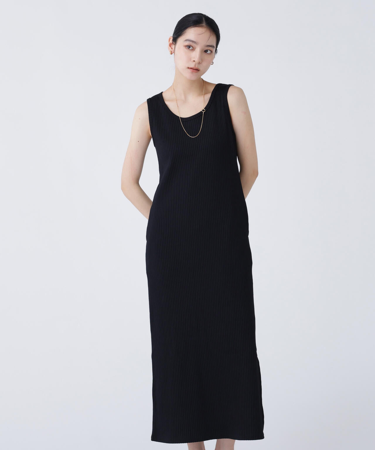 168cm B81cm W60cm H89cm 着用サイズ：M