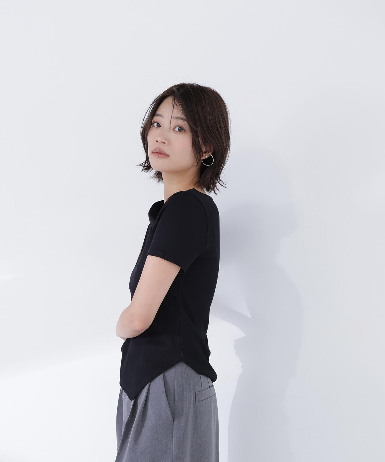 【6/5～6/7 オンライン限定2buy10%OFF対象】アシメネックリブカットソー