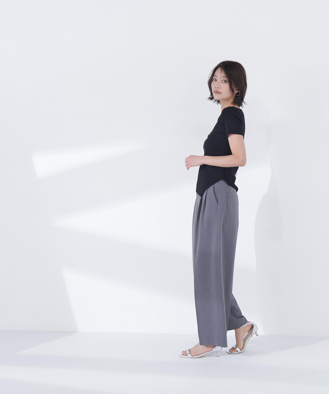 【6/5～6/7 オンライン限定2buy10%OFF対象】アシメネックリブカットソー