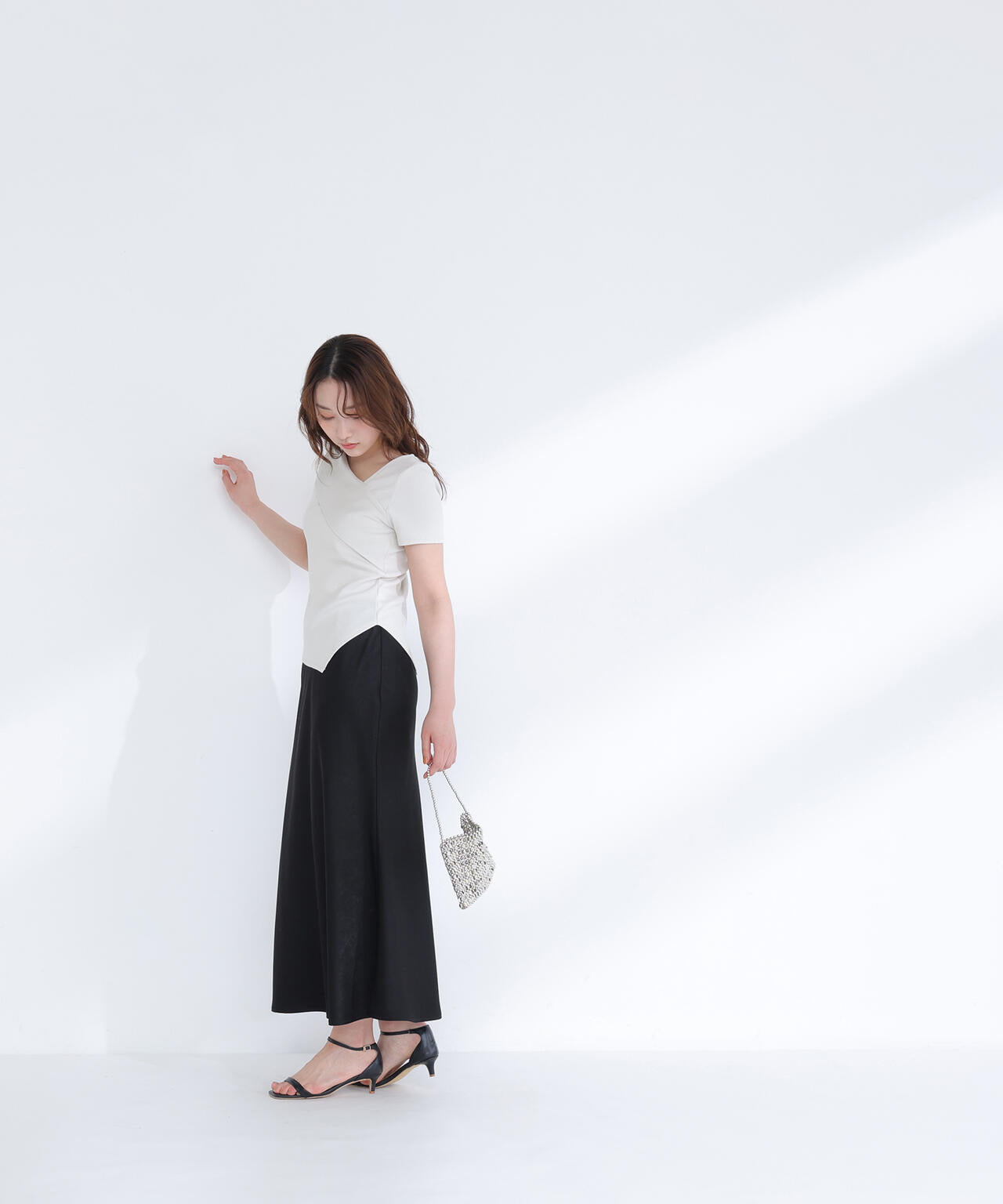 【6/5～6/7 オンライン限定2buy10%OFF対象】アシメネックリブカットソー