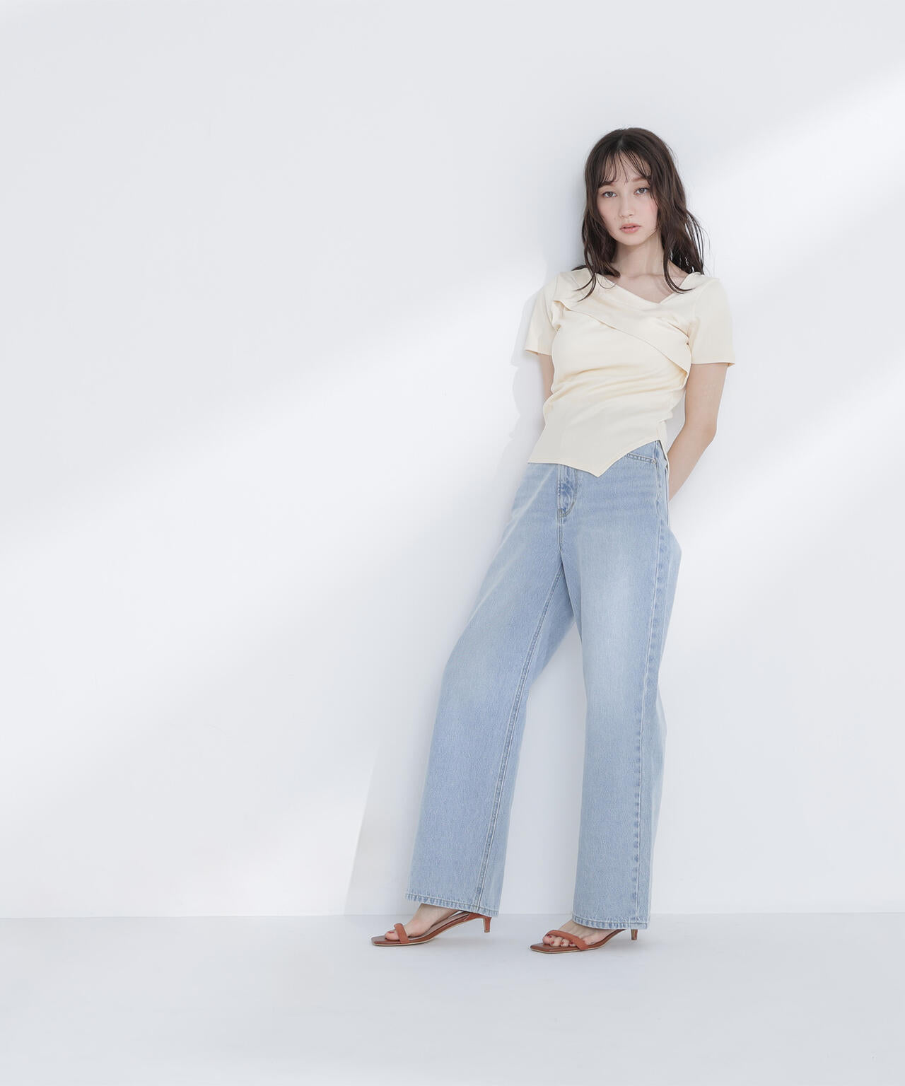 【6/5～6/7 オンライン限定2buy10%OFF対象】アシメネックリブカットソー