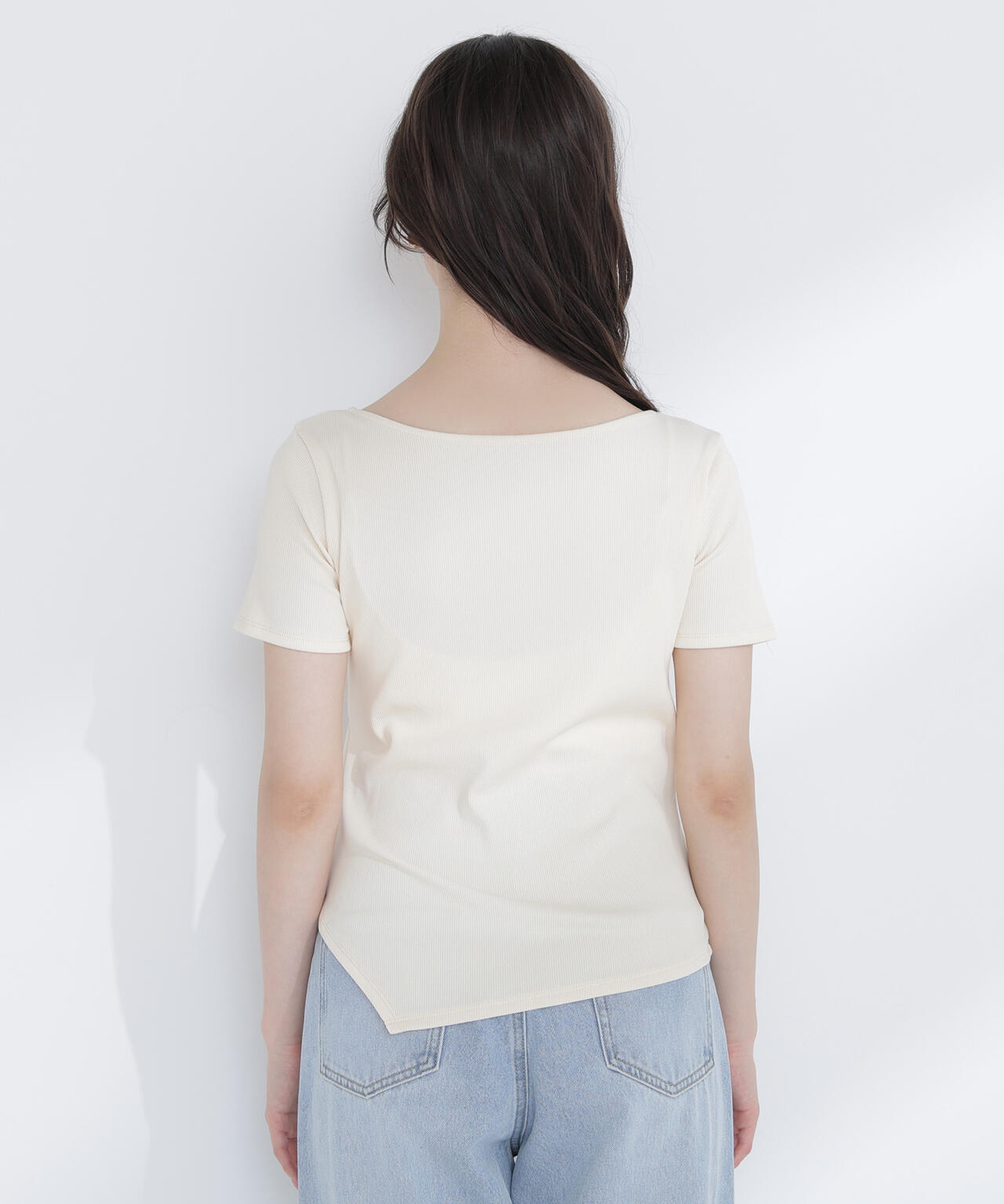 【6/5～6/7 オンライン限定2buy10%OFF対象】アシメネックリブカットソー