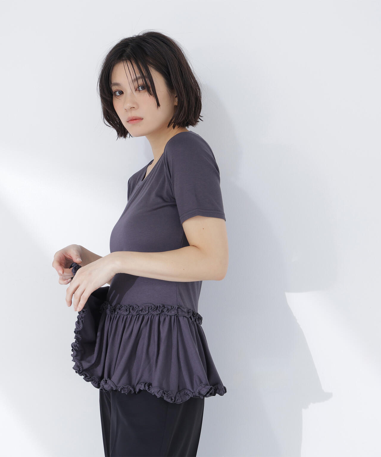 ヘムフリルカットトップ ヘムフリルカットトップ