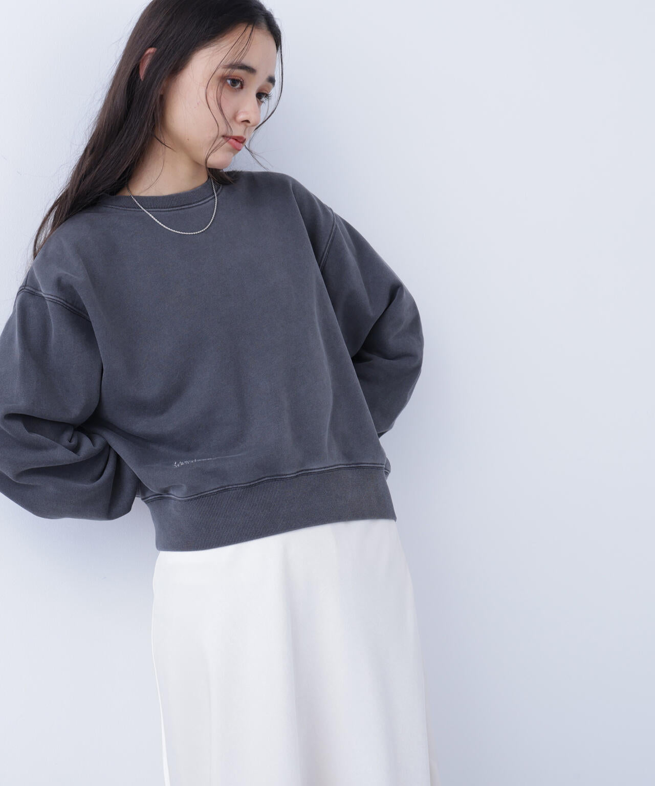 ロゴ刺繍スウェットプルオーバー