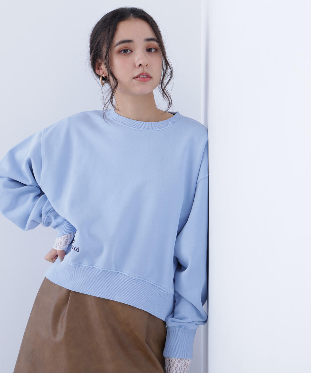 ロゴ刺繍スウェットプルオーバー