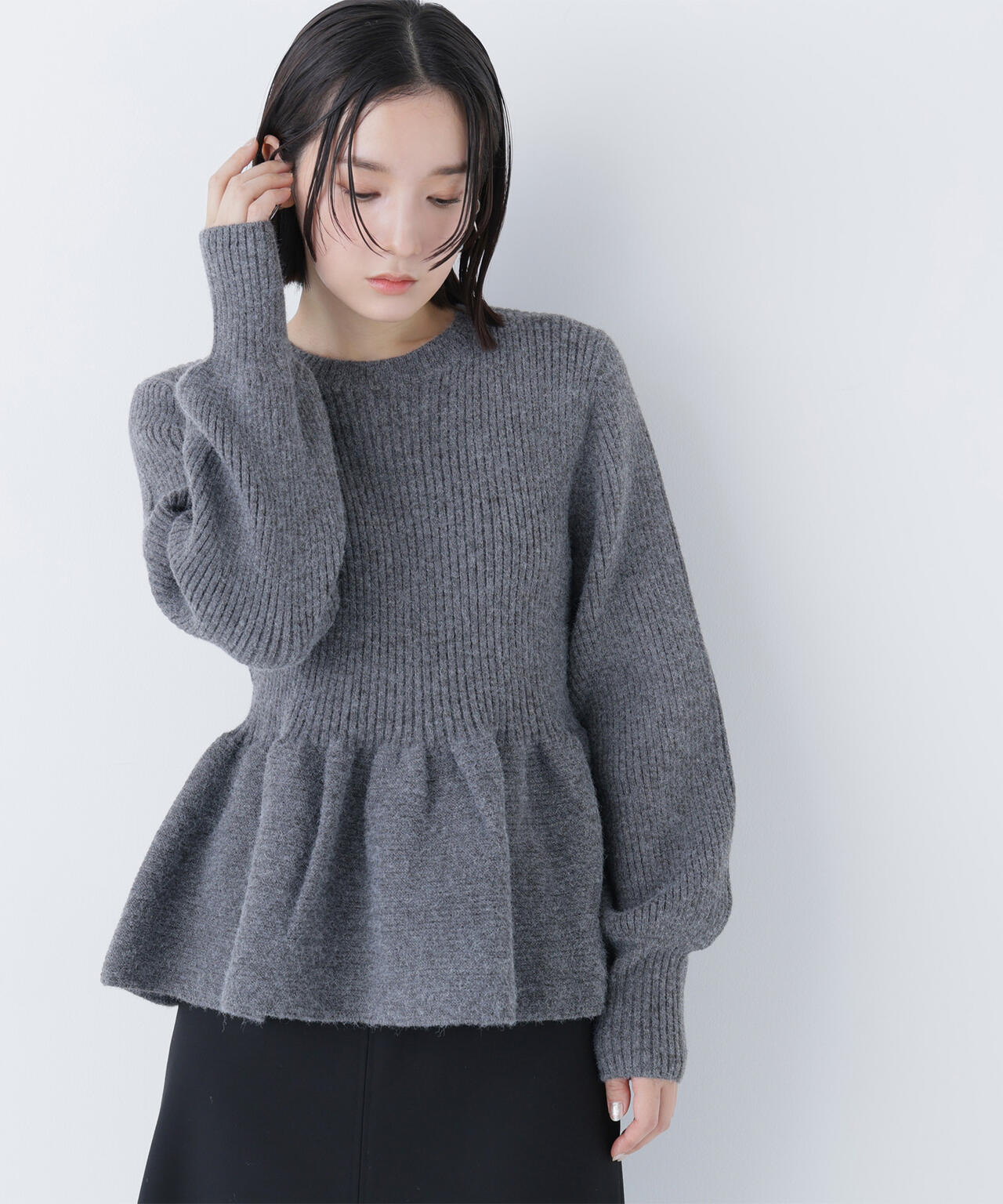 【有楽町マルイ・mix.tokyo 限定カラー：ネイビー】フォルムペプラムニット