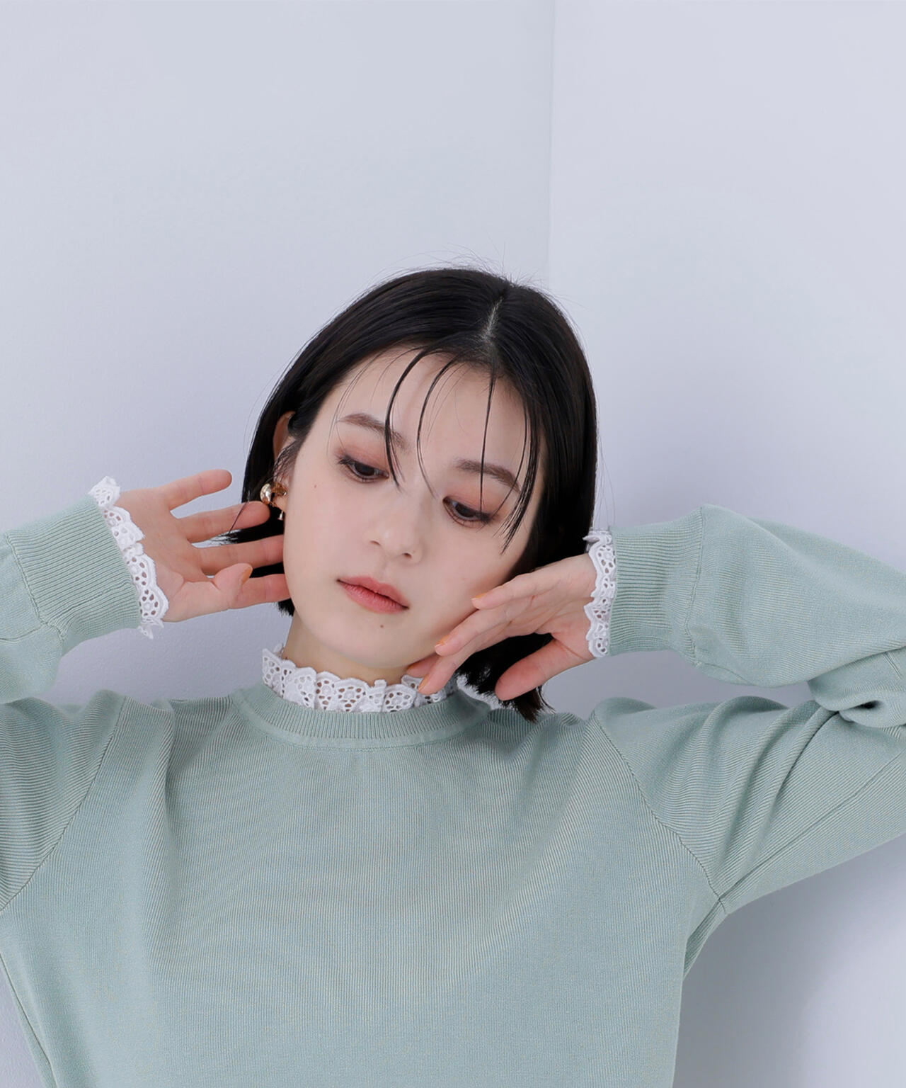 レースフリルドッキングニット