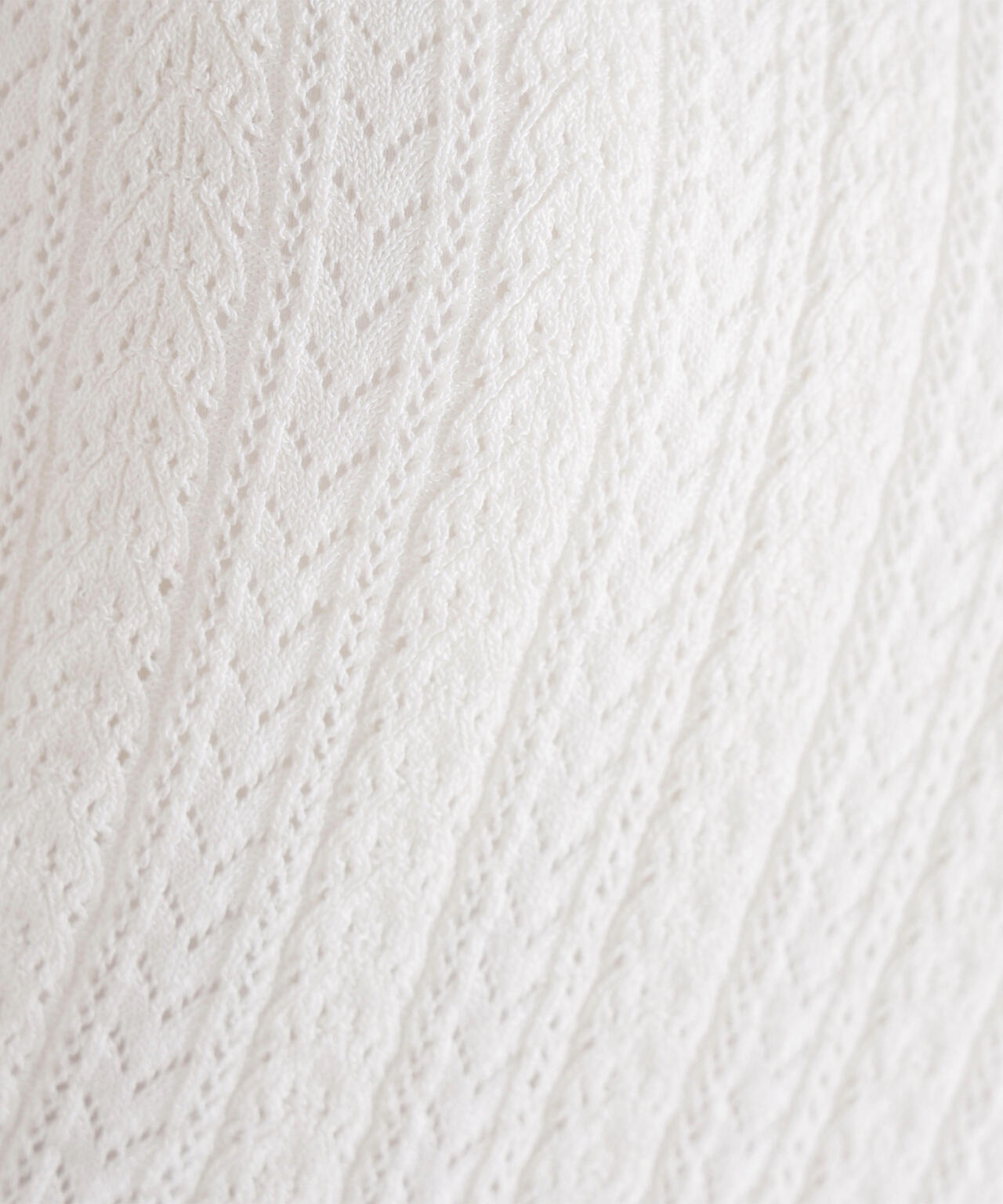 柄編みスカラップニット