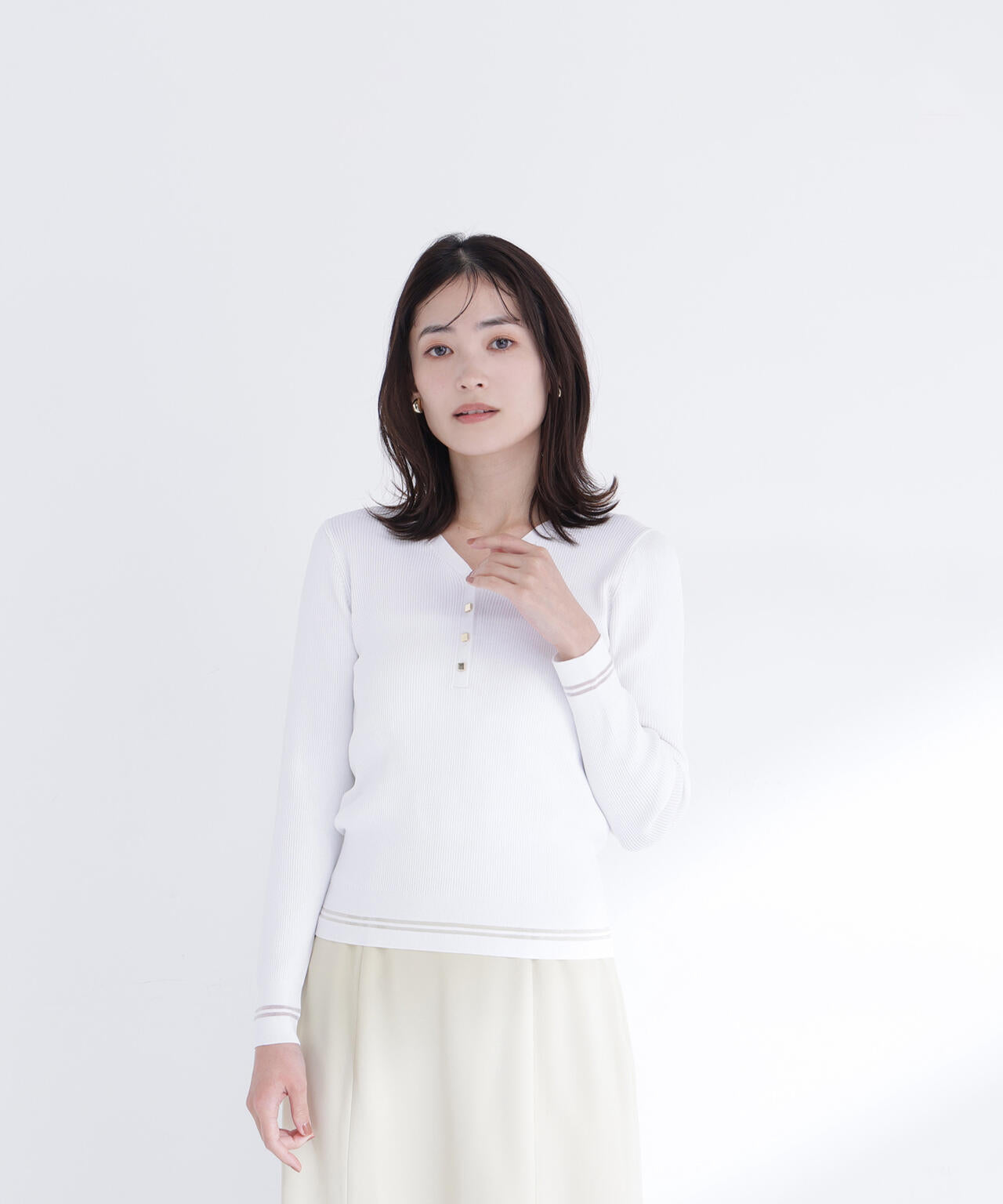 メタルボタンシアーラインニット