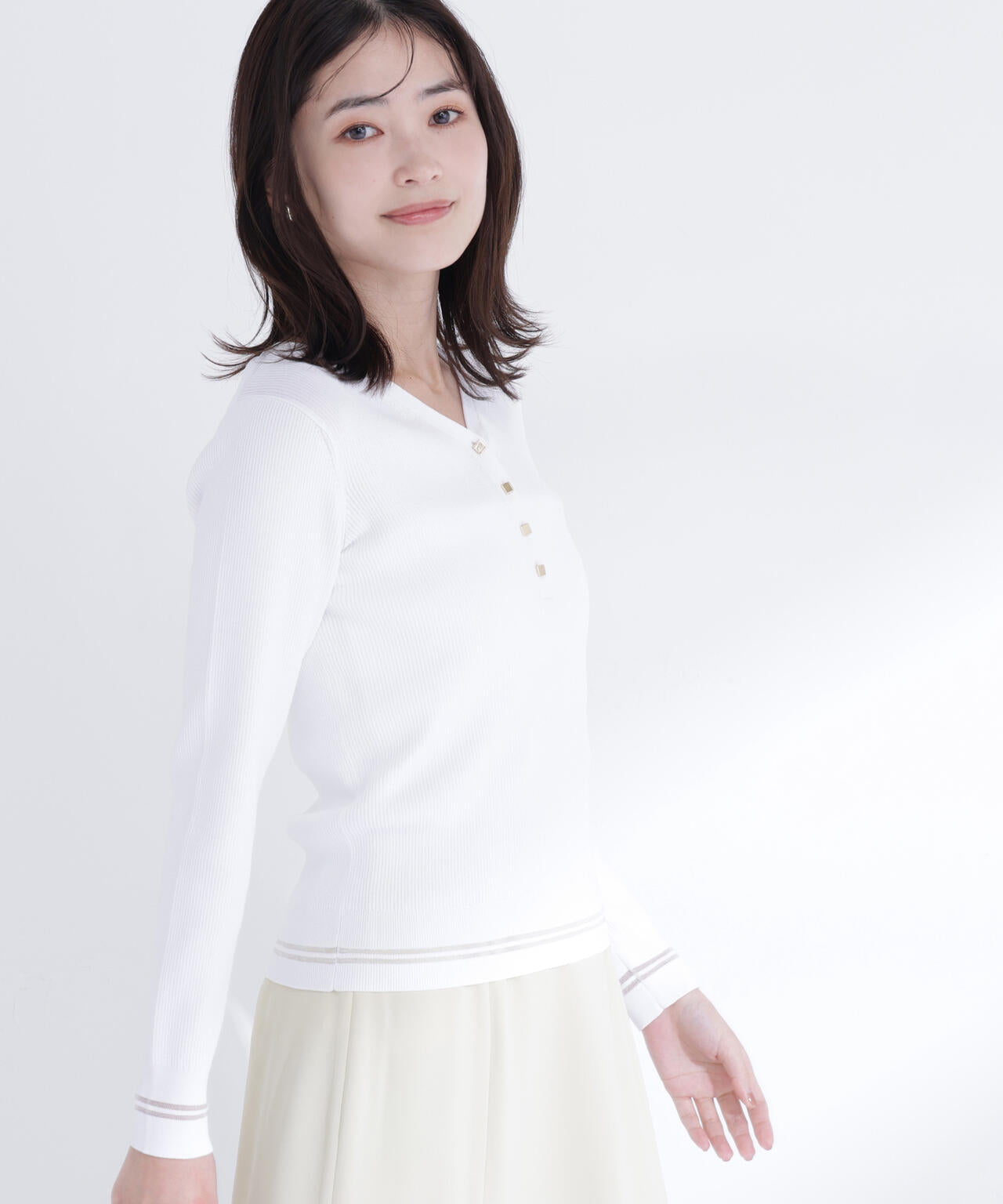 メタルボタンシアーラインニット