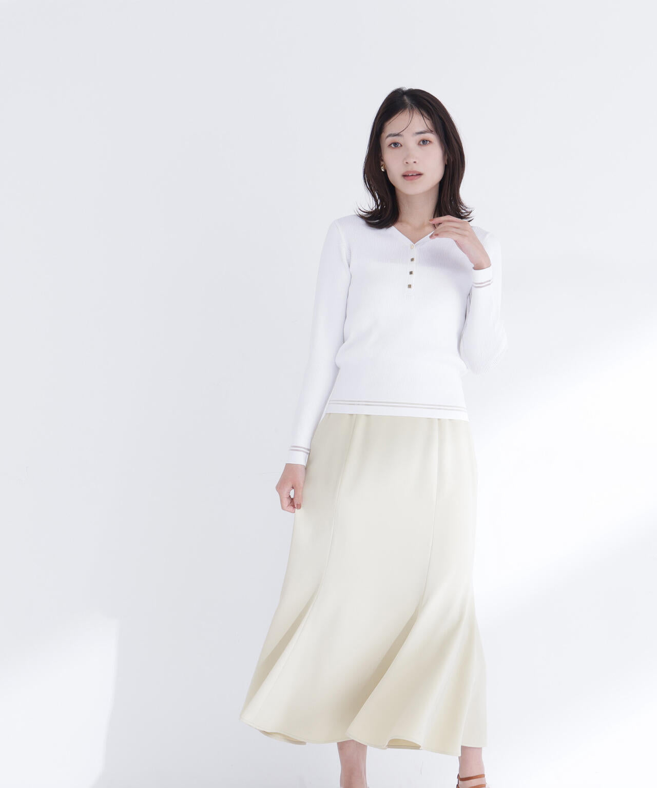 メタルボタンシアーラインニット