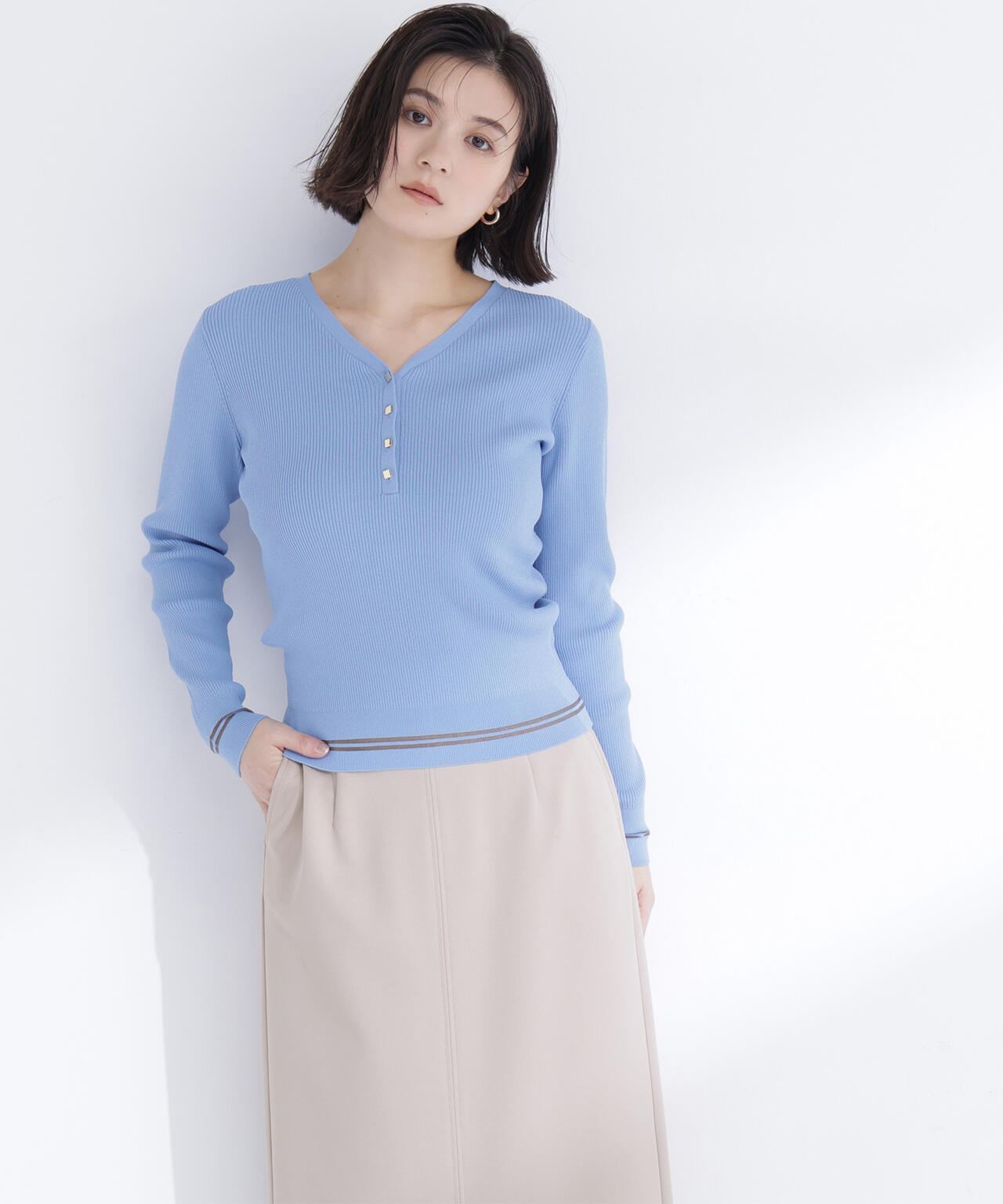 メタルボタンシアーラインニット