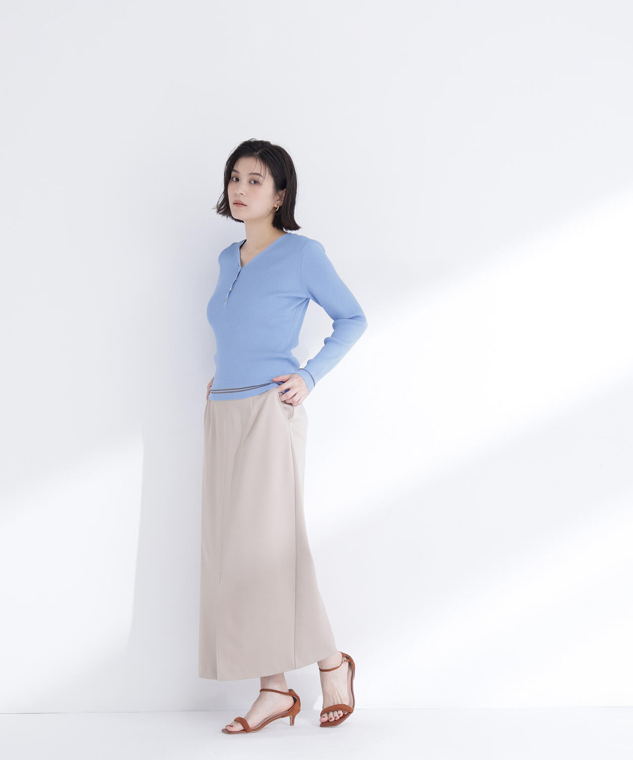 メタルボタンシアーラインニット