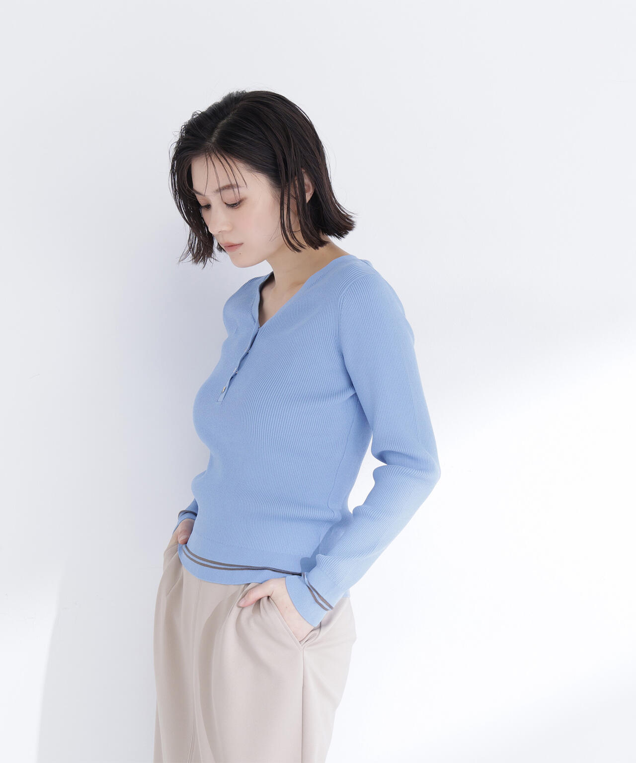 メタルボタンシアーラインニット