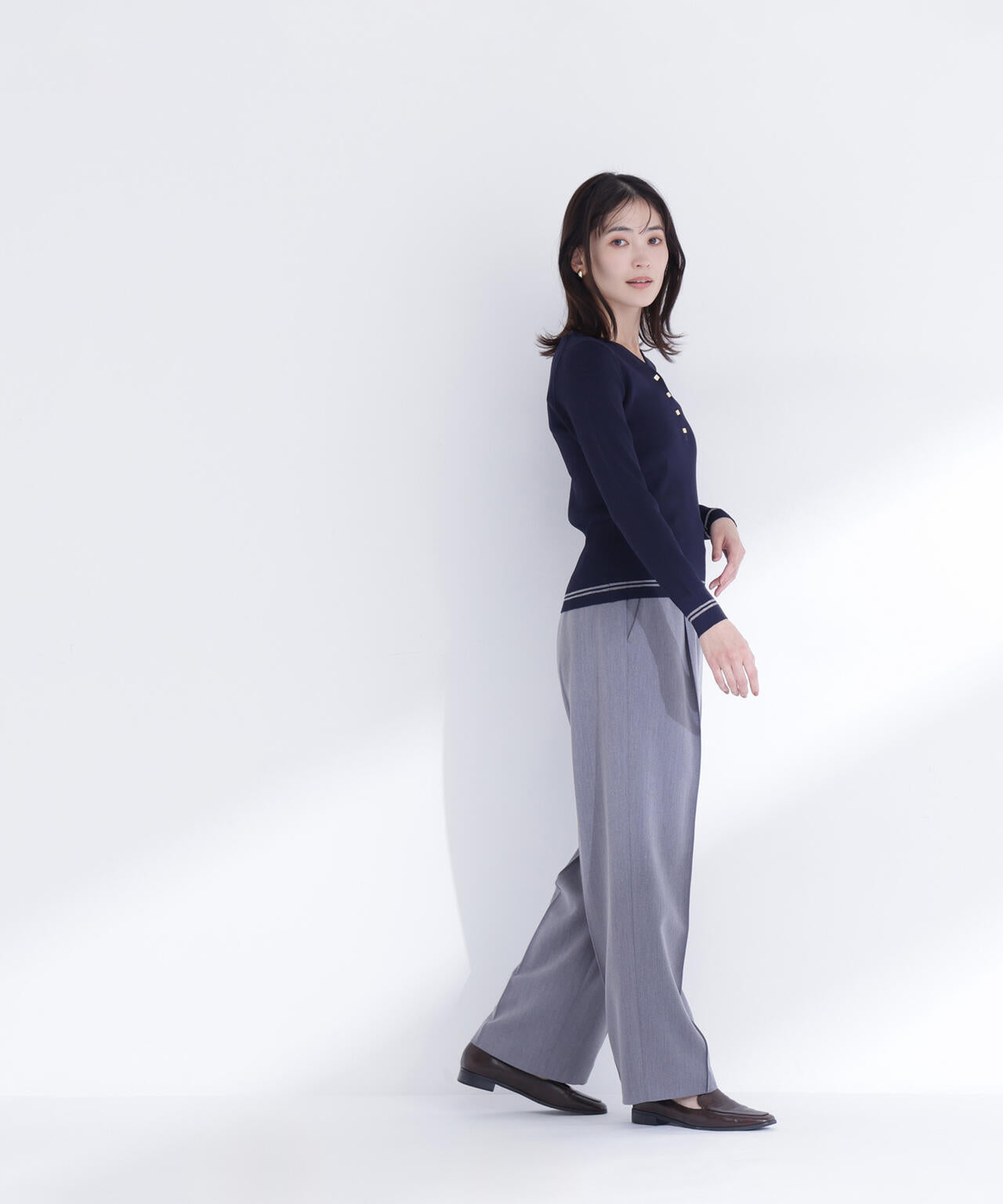 メタルボタンシアーラインニット