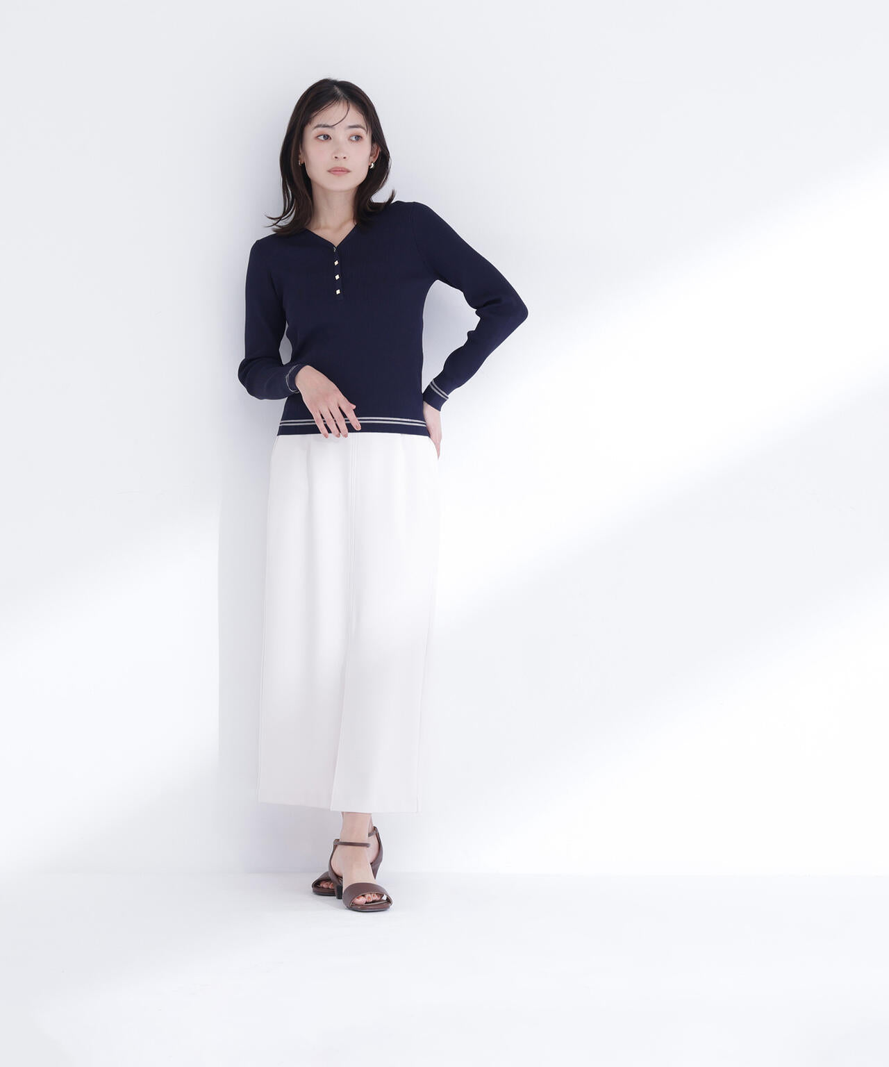 メタルボタンシアーラインニット