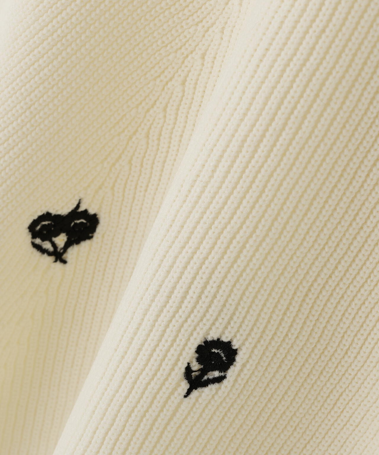 【一部店舗・mix.tokyo 限定カラー：ネイビーベース2】刺繍ペプラムニット