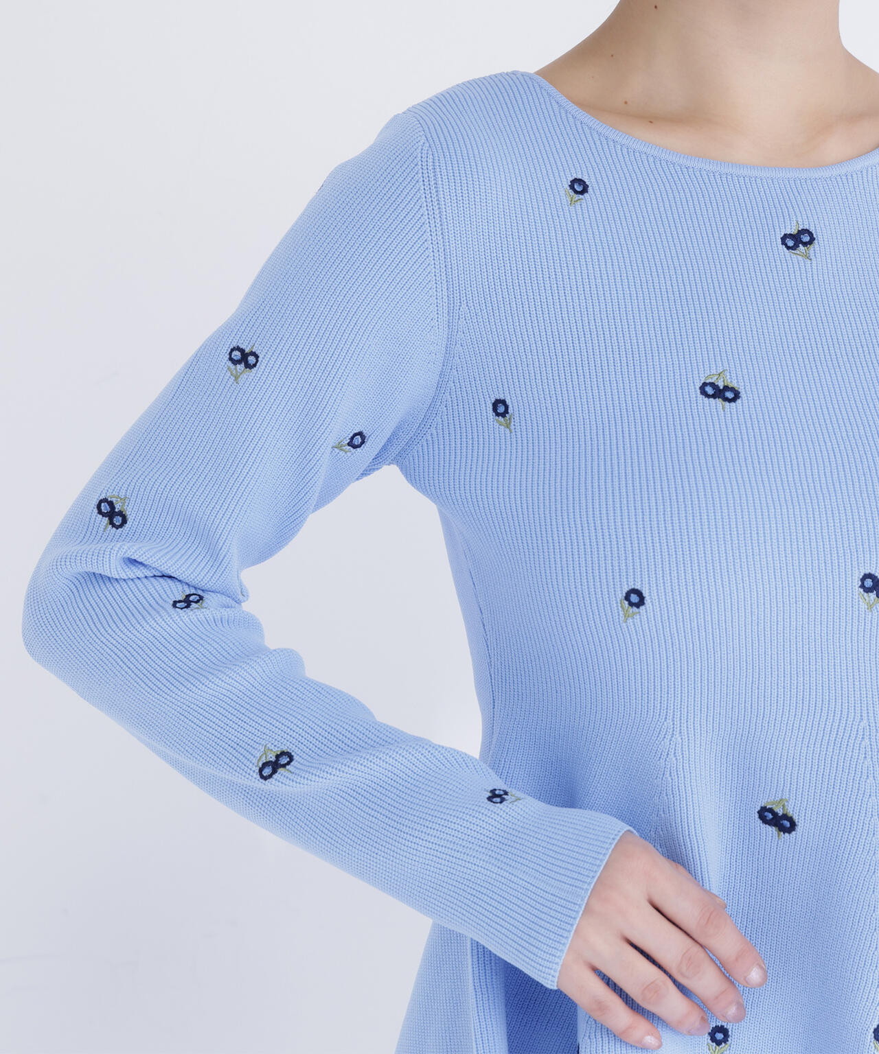 【一部店舗・mix.tokyo 限定カラー：ネイビーベース2】刺繍ペプラムニット